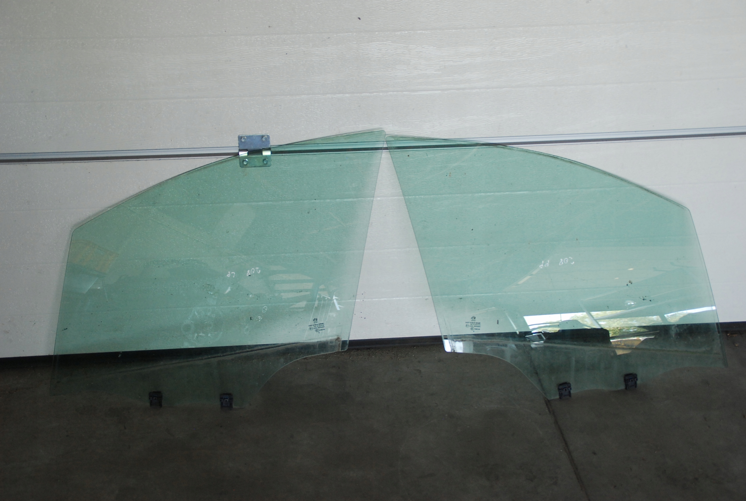 SZYBA DRZWI L / P PEUGEOT 208 5D 16R