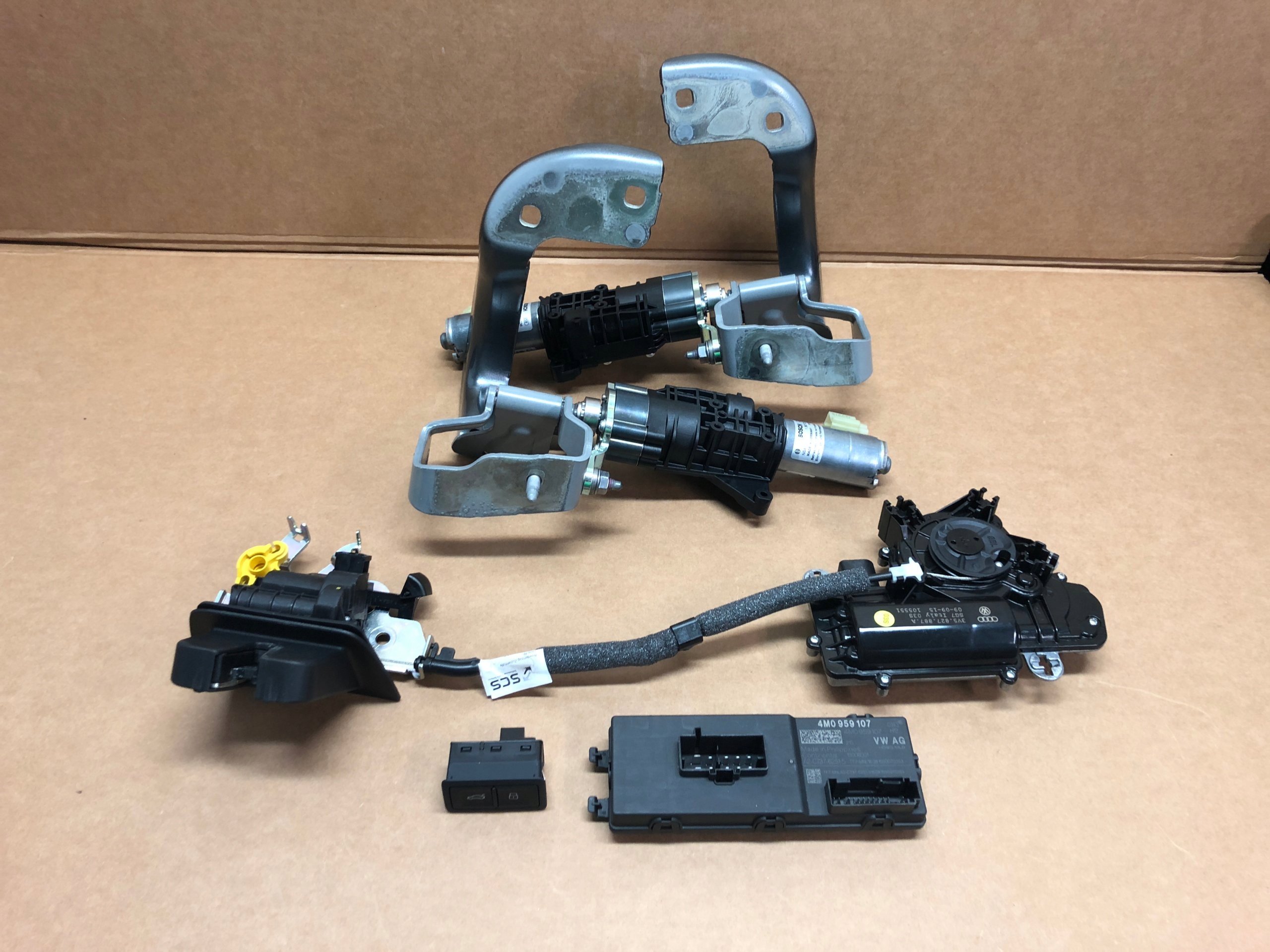 AUDI A4 8W B9 KOMBI electrical trunk door Z with the sensor