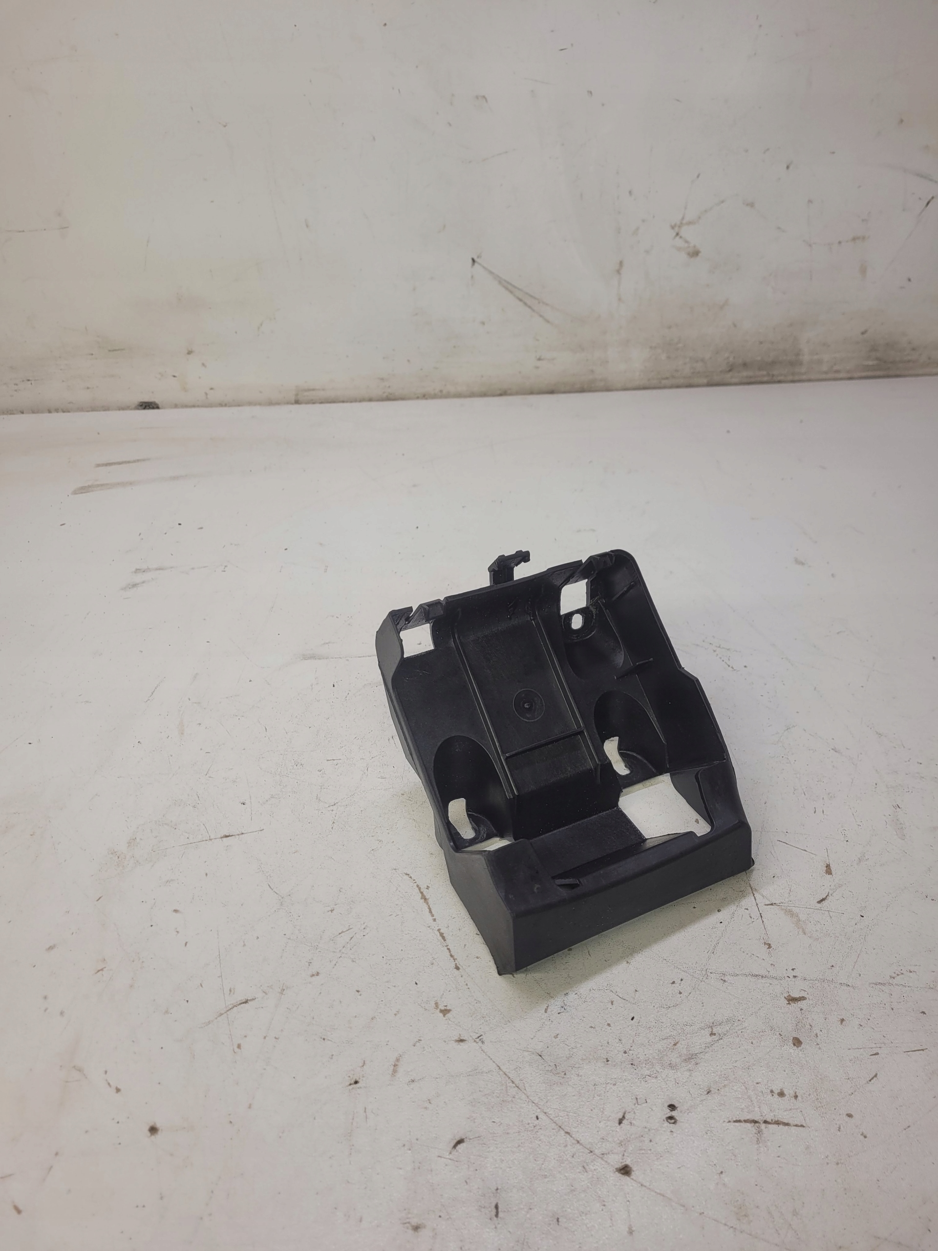 bracket holder STEROWNIKA AUDI A5 A4 8K0907713