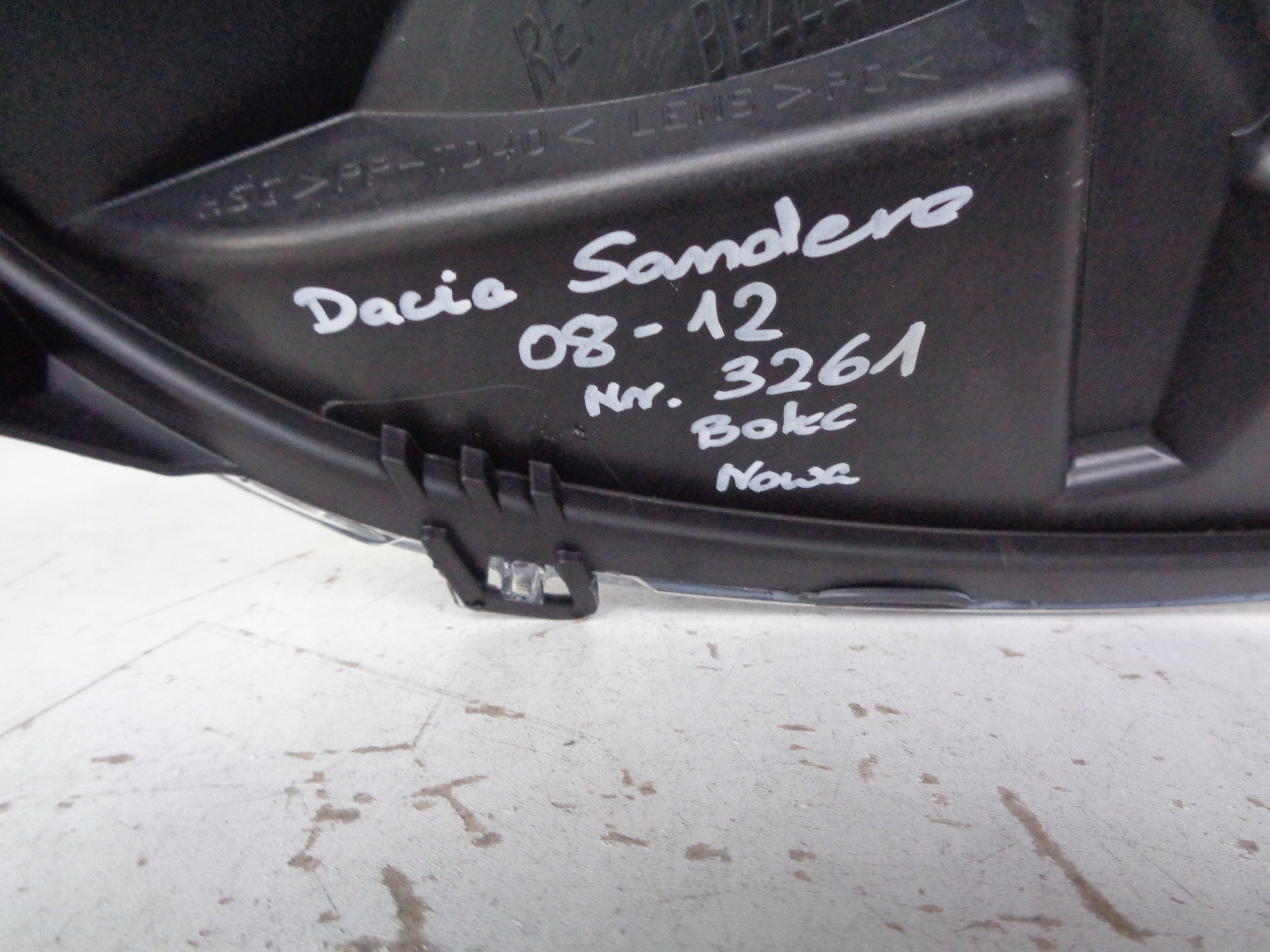 new light left REFLEKTOR DACIA SANDERO 08-12