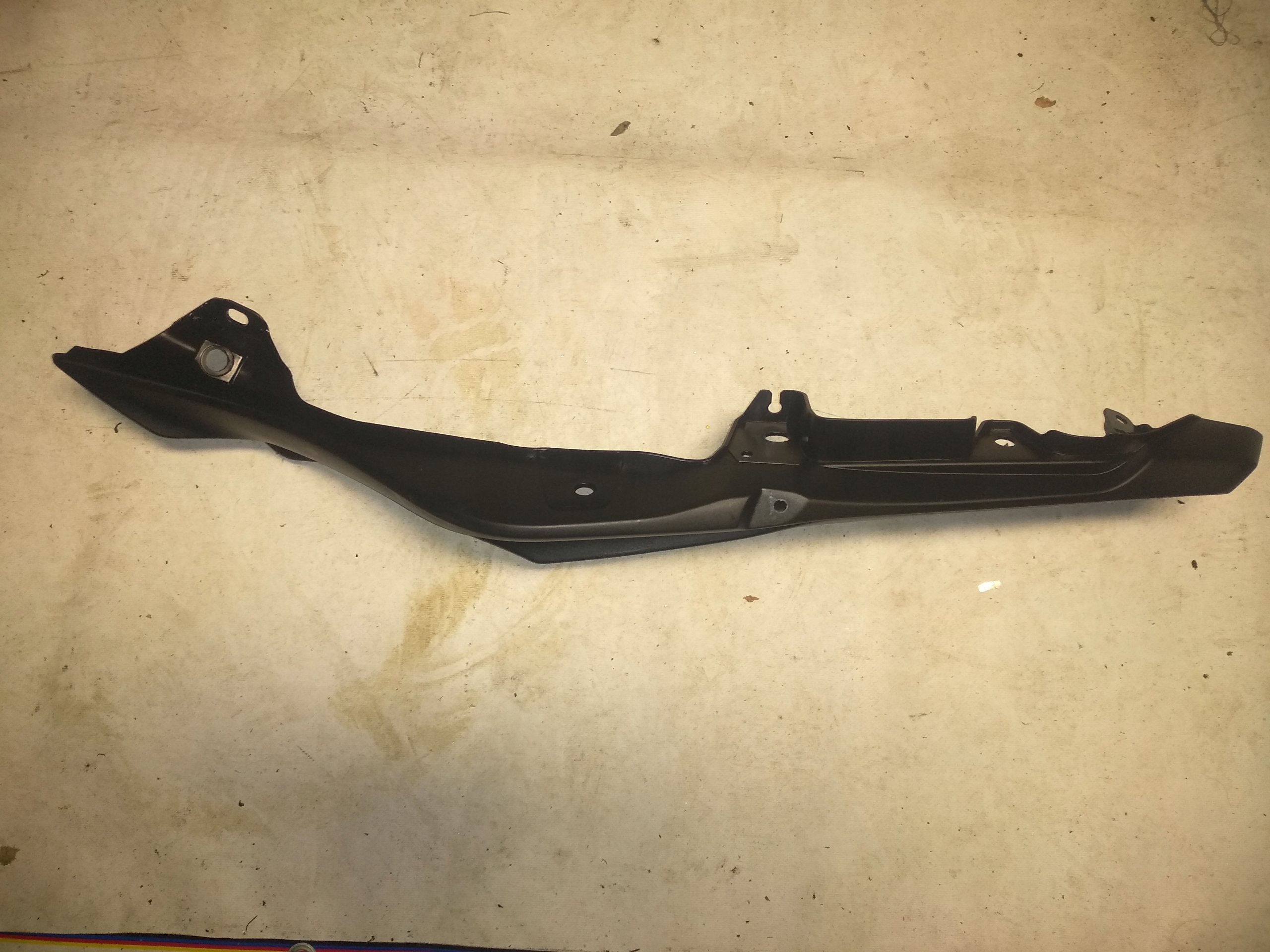 Yamaha Mt 07 19r krytka ľavá zadná časť chvost zadok originál