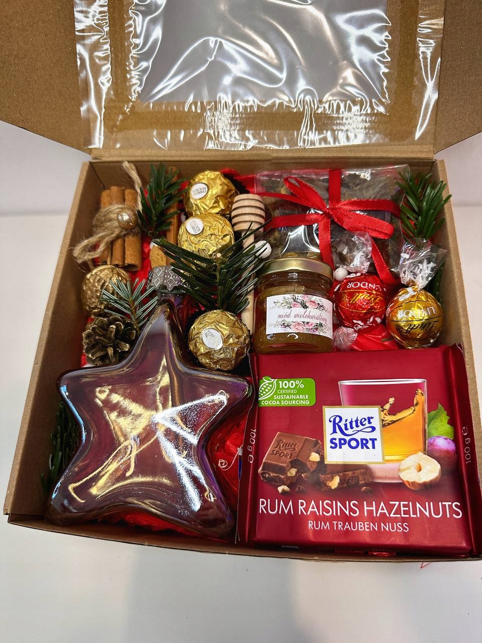 Levně Krabička s okénkem a sklenicí ve tvaru hvězdy na Mikuláše, Vánoce