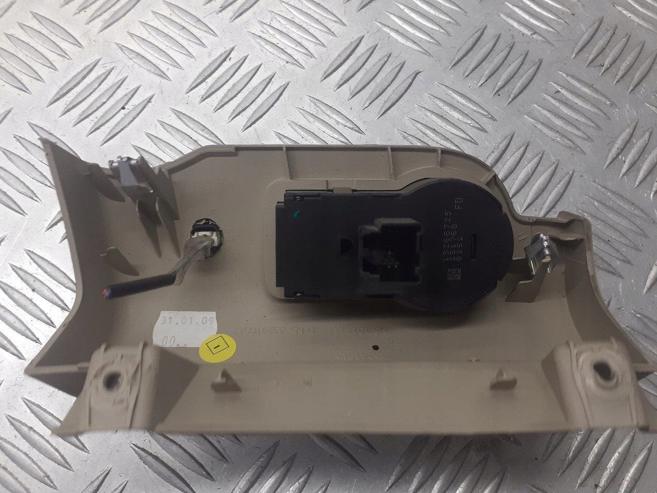 PANEL REGULACJI ŚWIATEŁ OPEL INSIGNIA A 2.0T 13241913 Typ samochodu Samochody osobowe