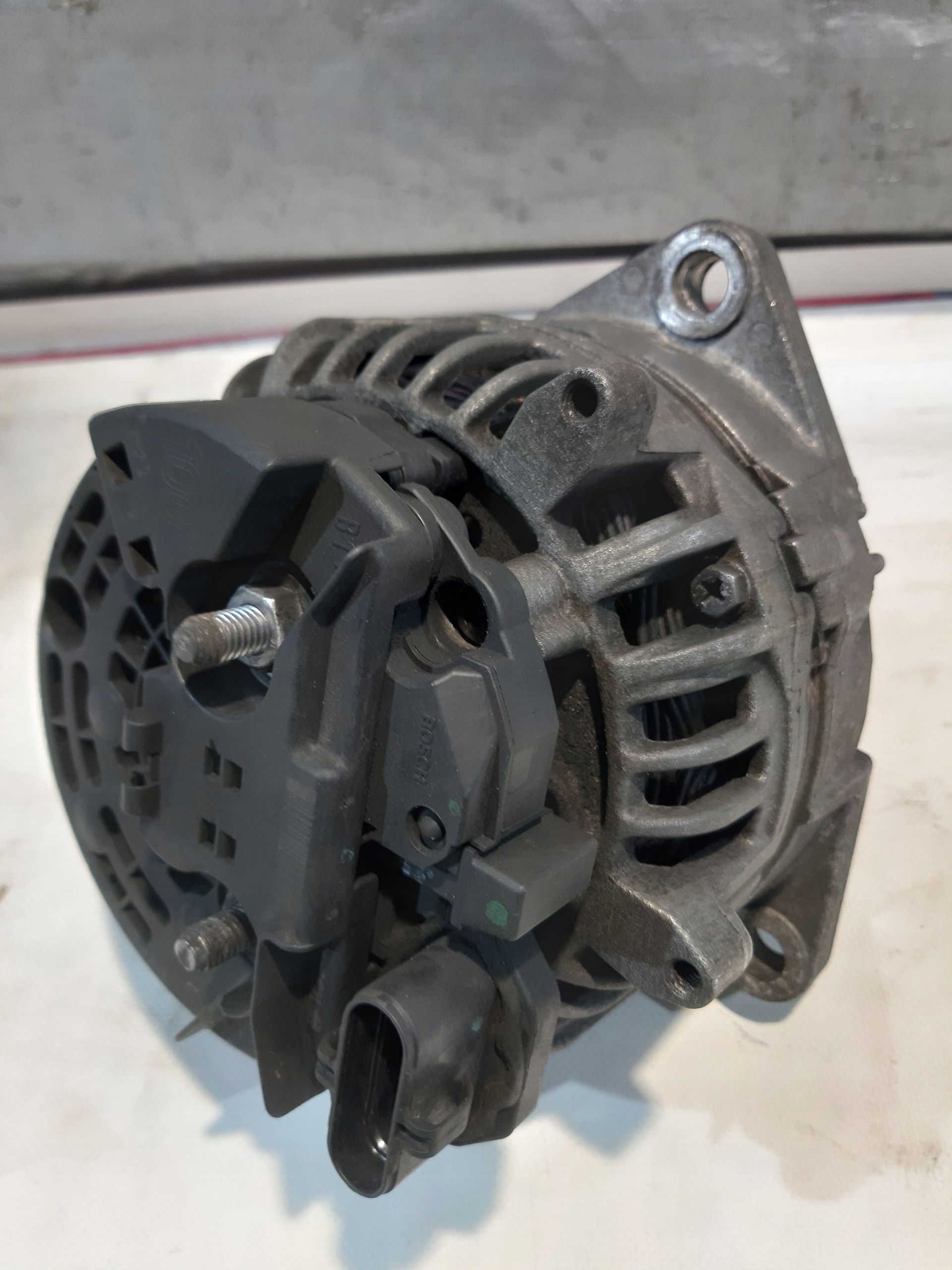 Alternator Bosch 0 124 655 039 28V 40-100A