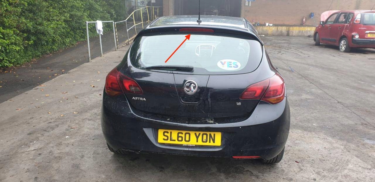 svjetlo treće štop svjetlo Opel Astra J 2010 13262019