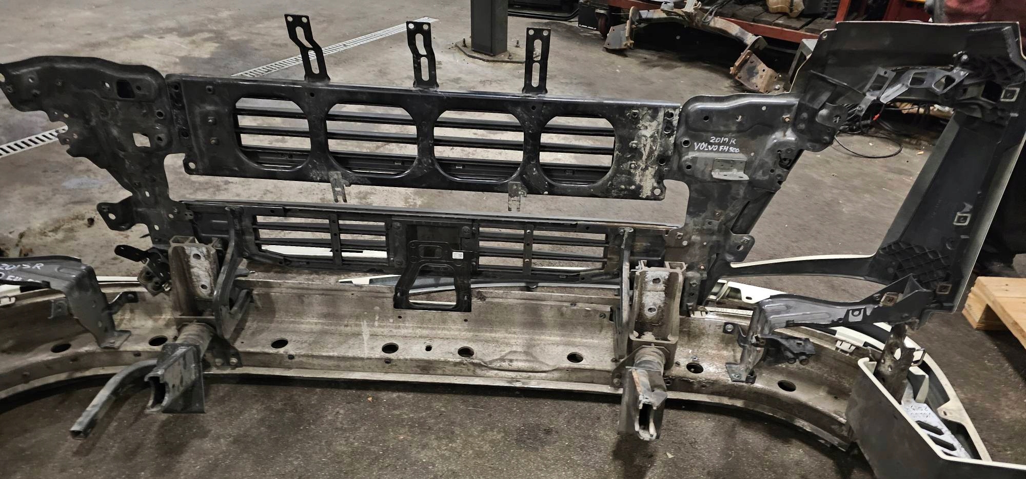 bumper front 2019 VOLVO FH II FH5 500