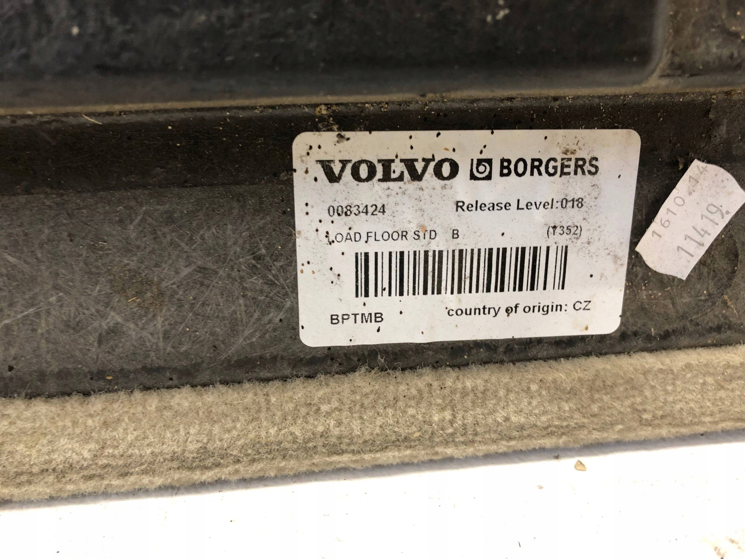 volvo V60 багажника 11 - 18