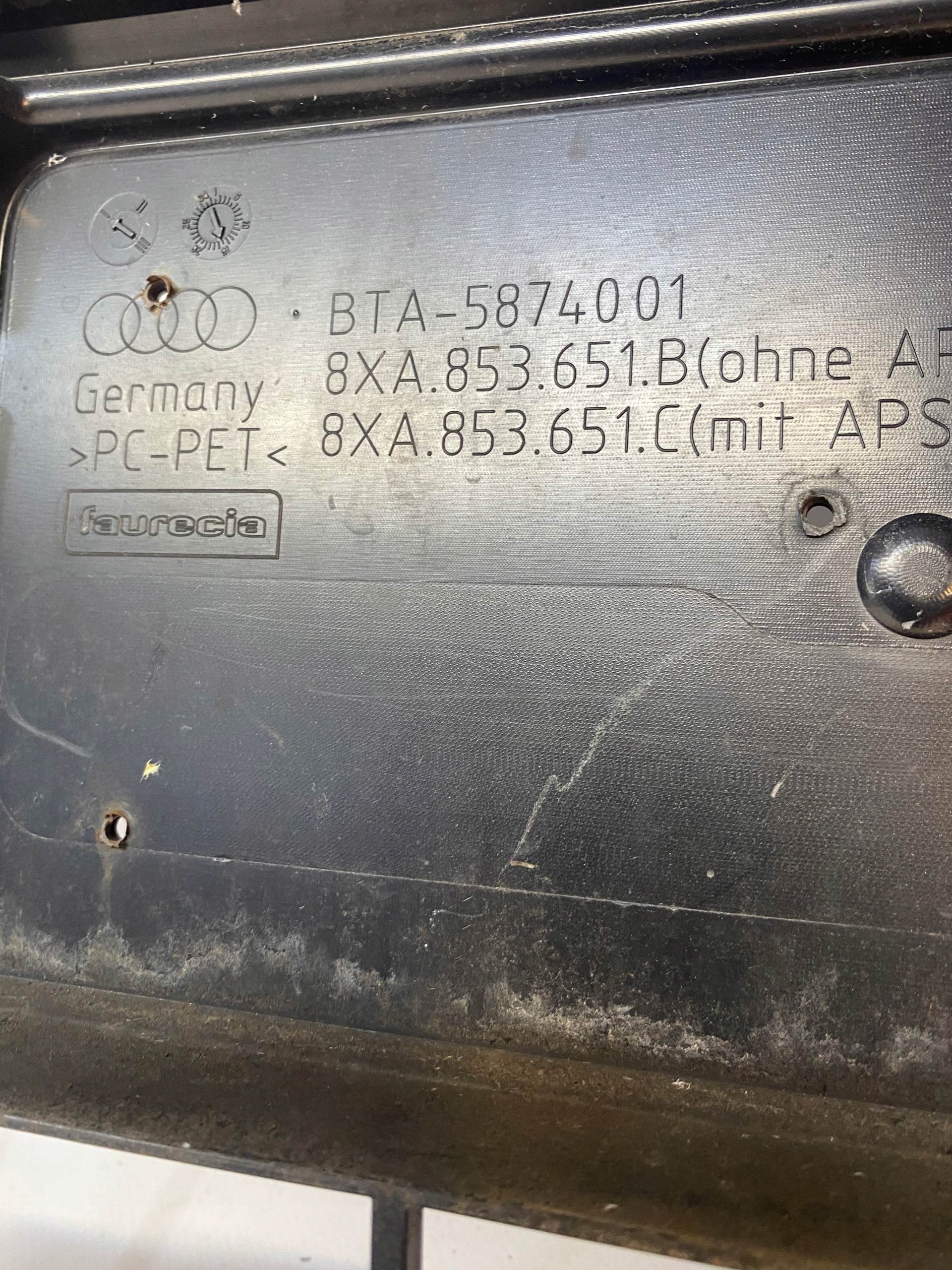 Audi A1 рестайлинг (2012-2018r.) решетка радиатора 8XA853651B 8XA853651C