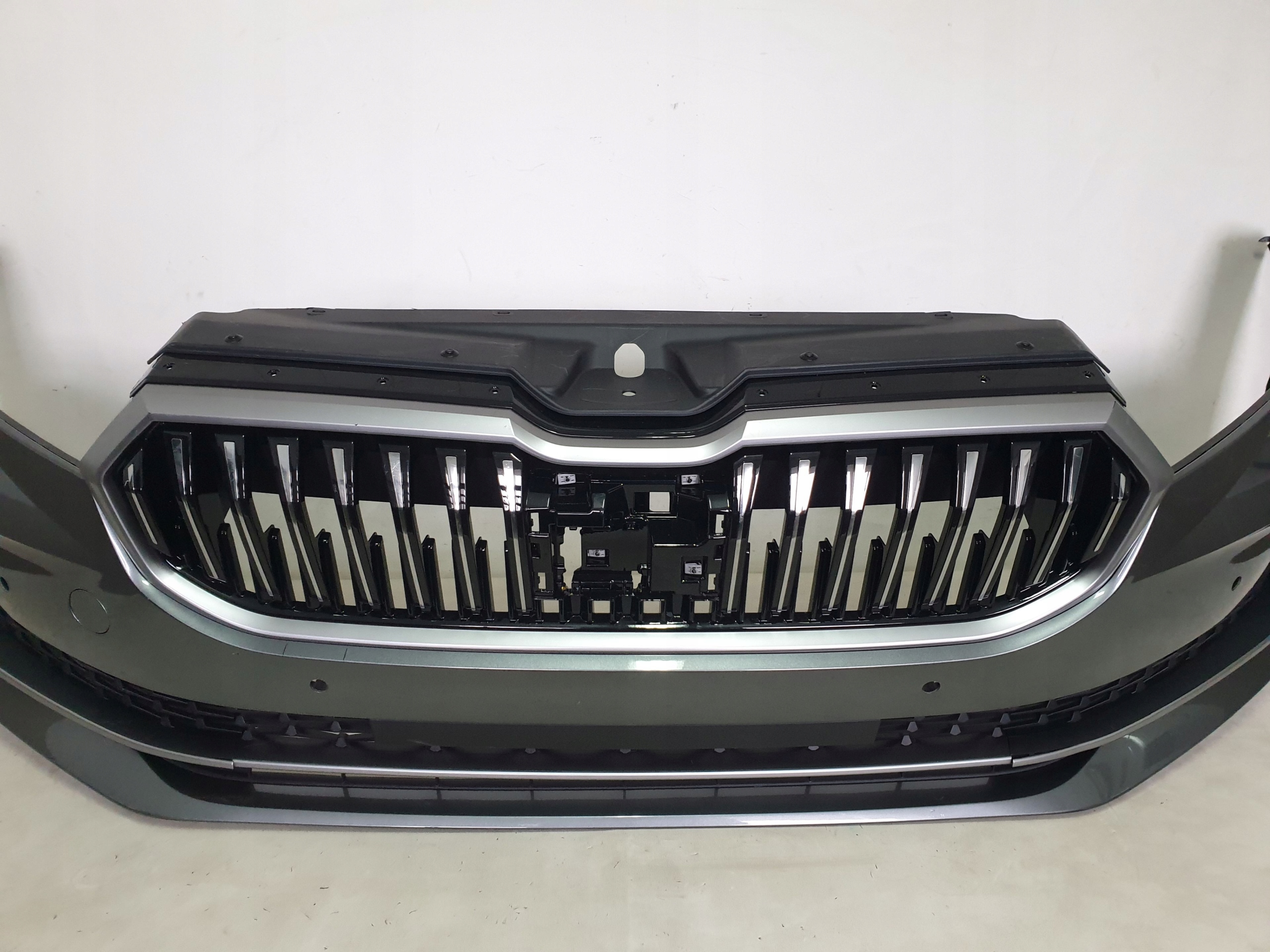 SKODA SUPERB IV 3P0 23-> bumper front front 6 x PDC cover 3P0807221