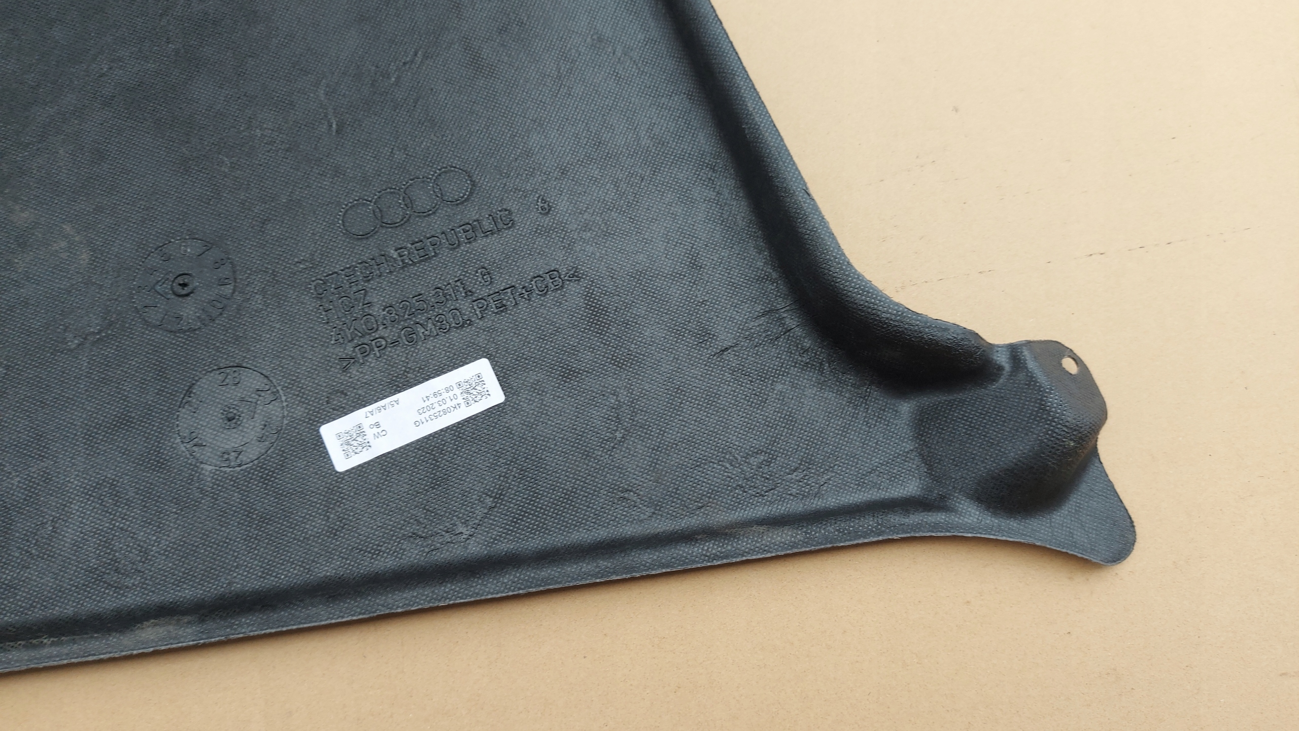 cover chassis AUDI A6 C8