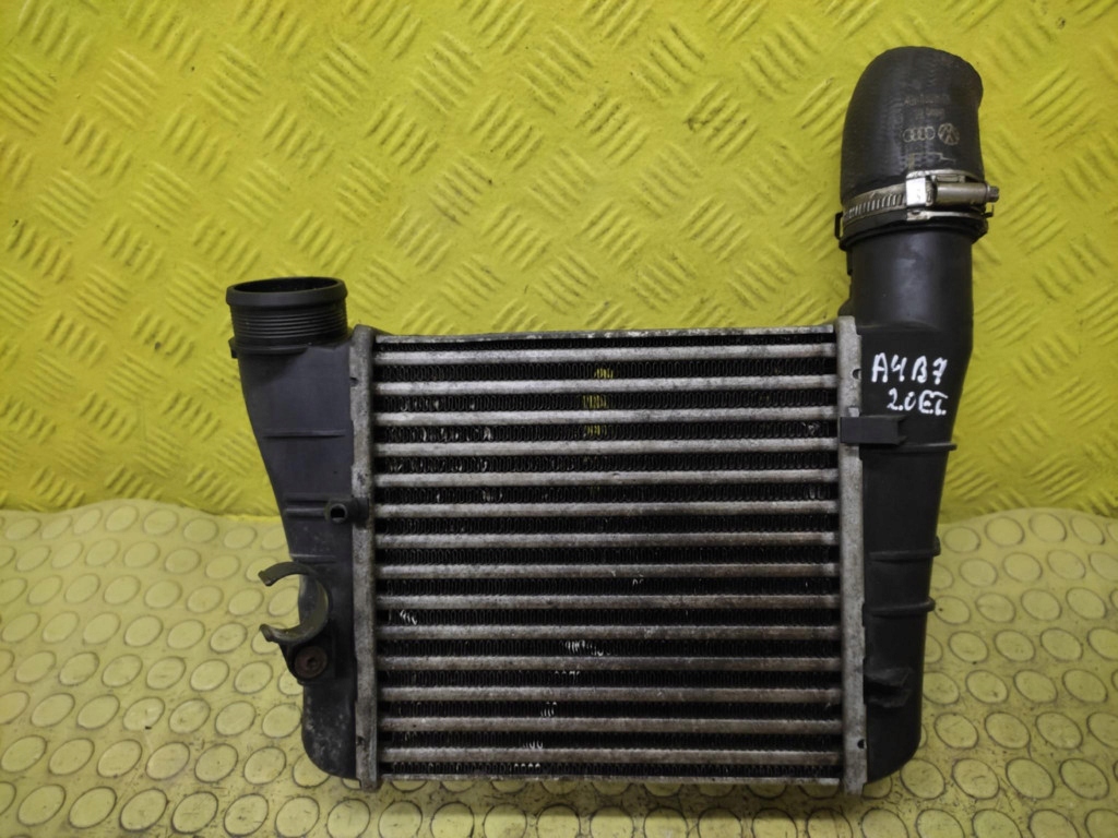 AUDI A4 B7 2.0 intercooler 8E0145805AA