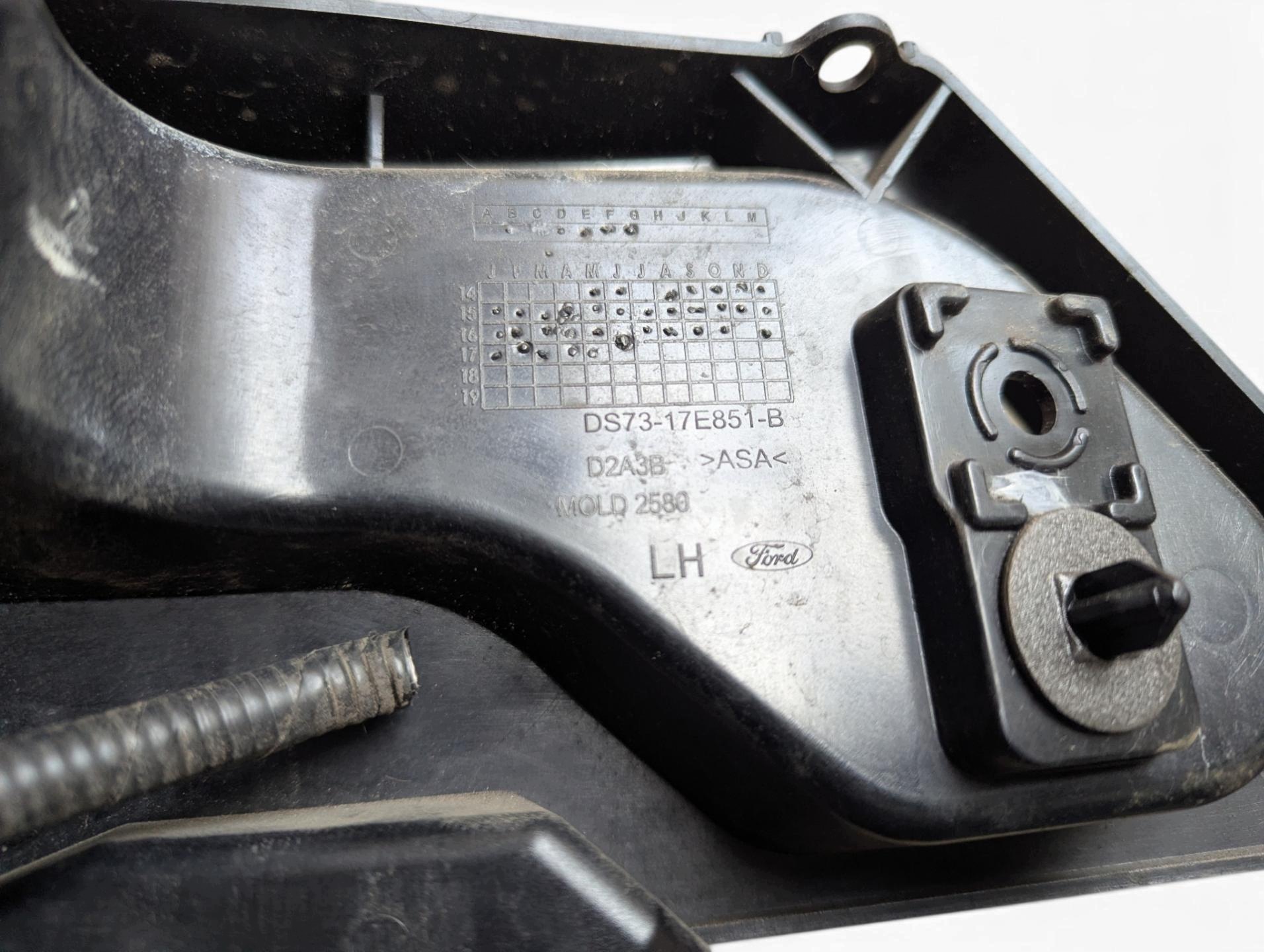support holder of a bumper rear part left side Ford Mondeo 5 2017 DS73-17E851-B