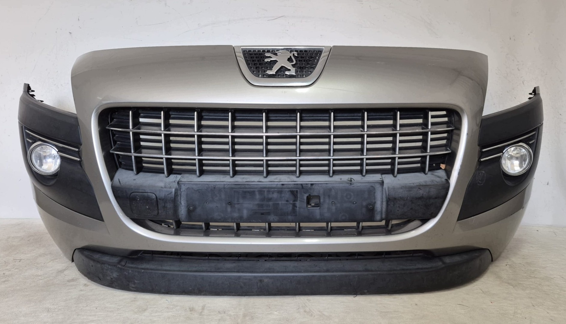 PEUGEOT 3008 and 1 09-13 bumper front front