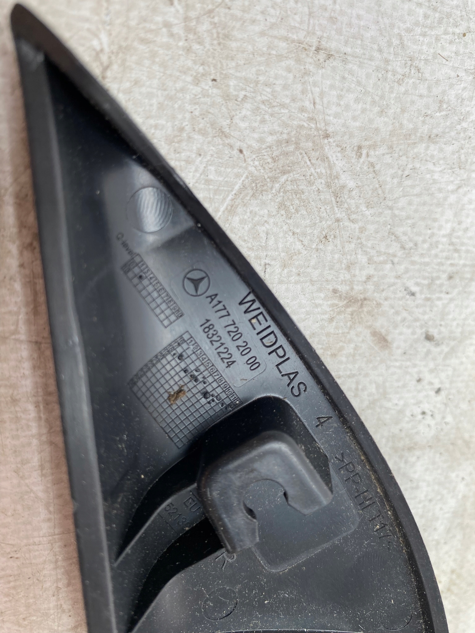 MERCEDES A KLASA W177 18- TROJKAT inner door right front A1777202000
