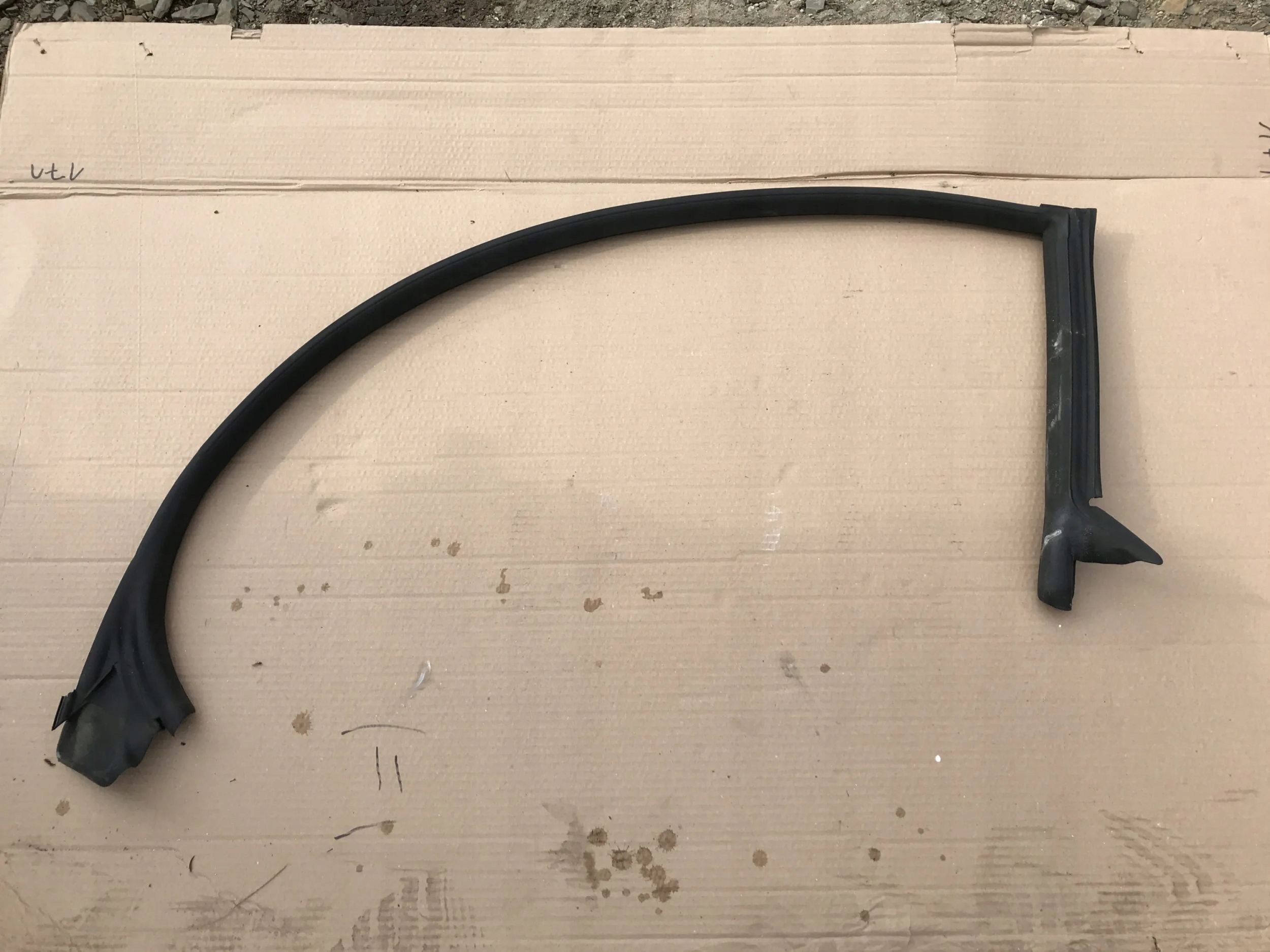 gasket door right front AUDI A5 LIFT 8T0845354