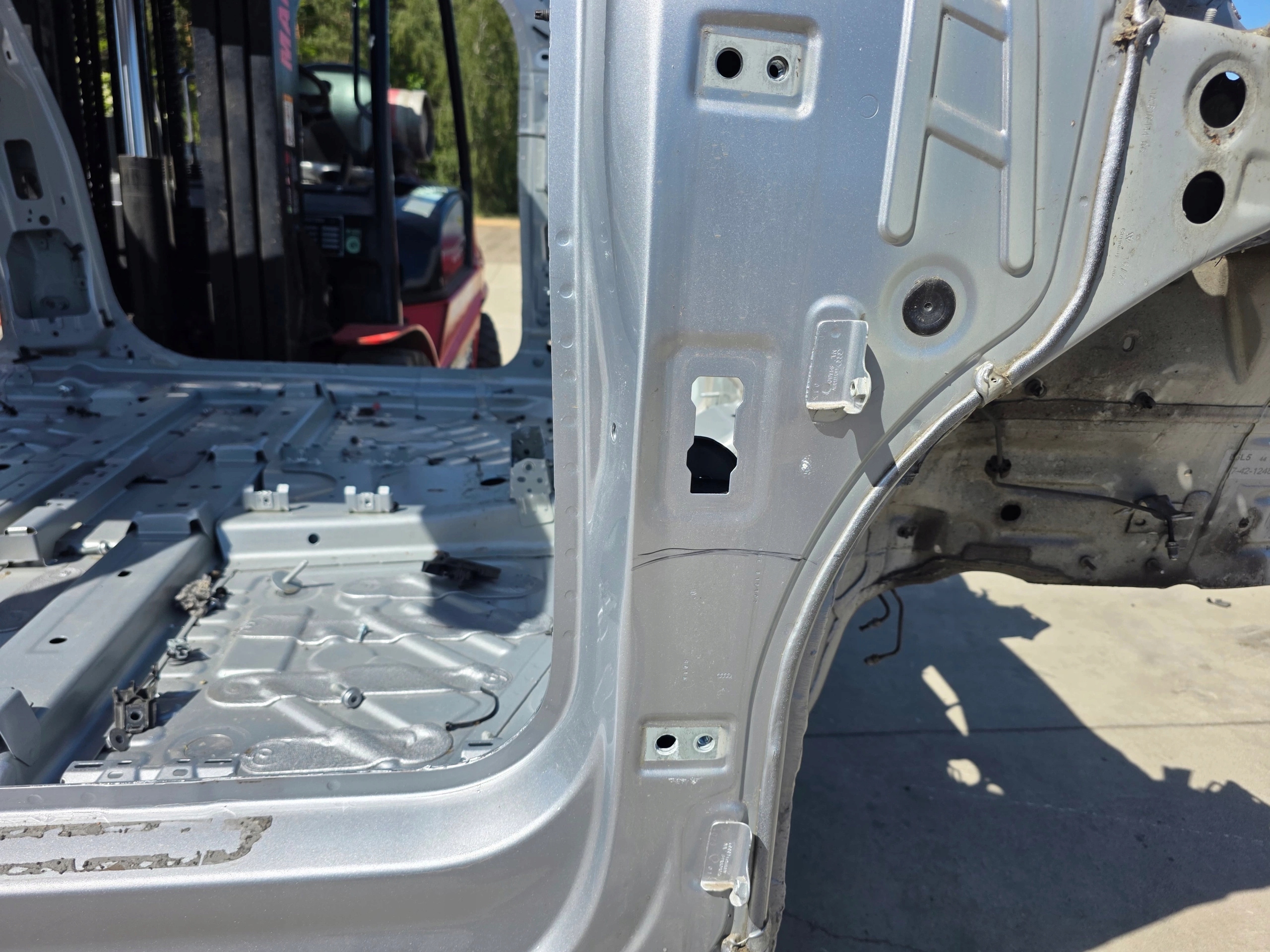 quarter threshold right right side of the passenger AUDI Q4 E-TRON original !!!