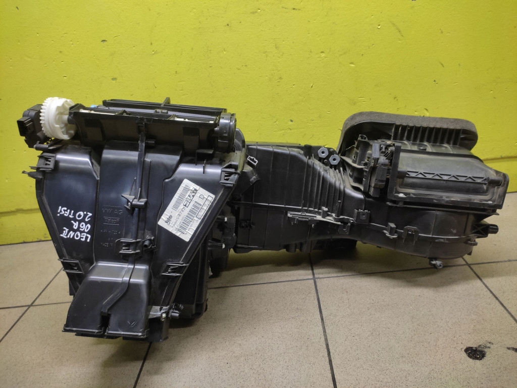 SEAT LEON II ohřívač obal 1K1820308