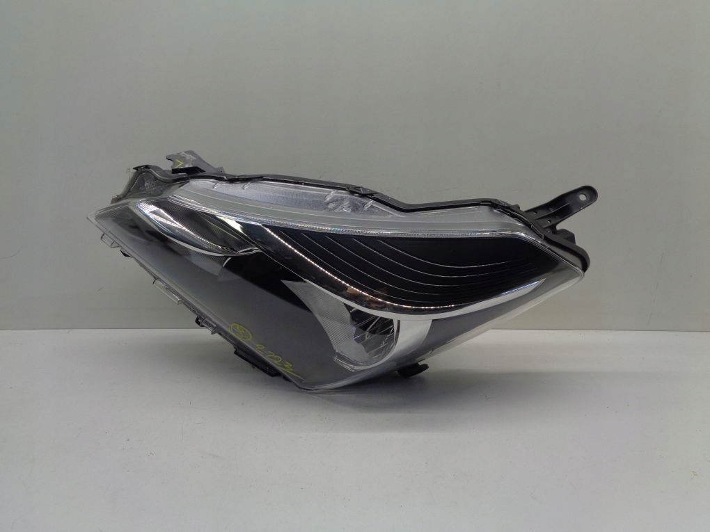 TOYOTA YARIS III LIFT 13- light front left