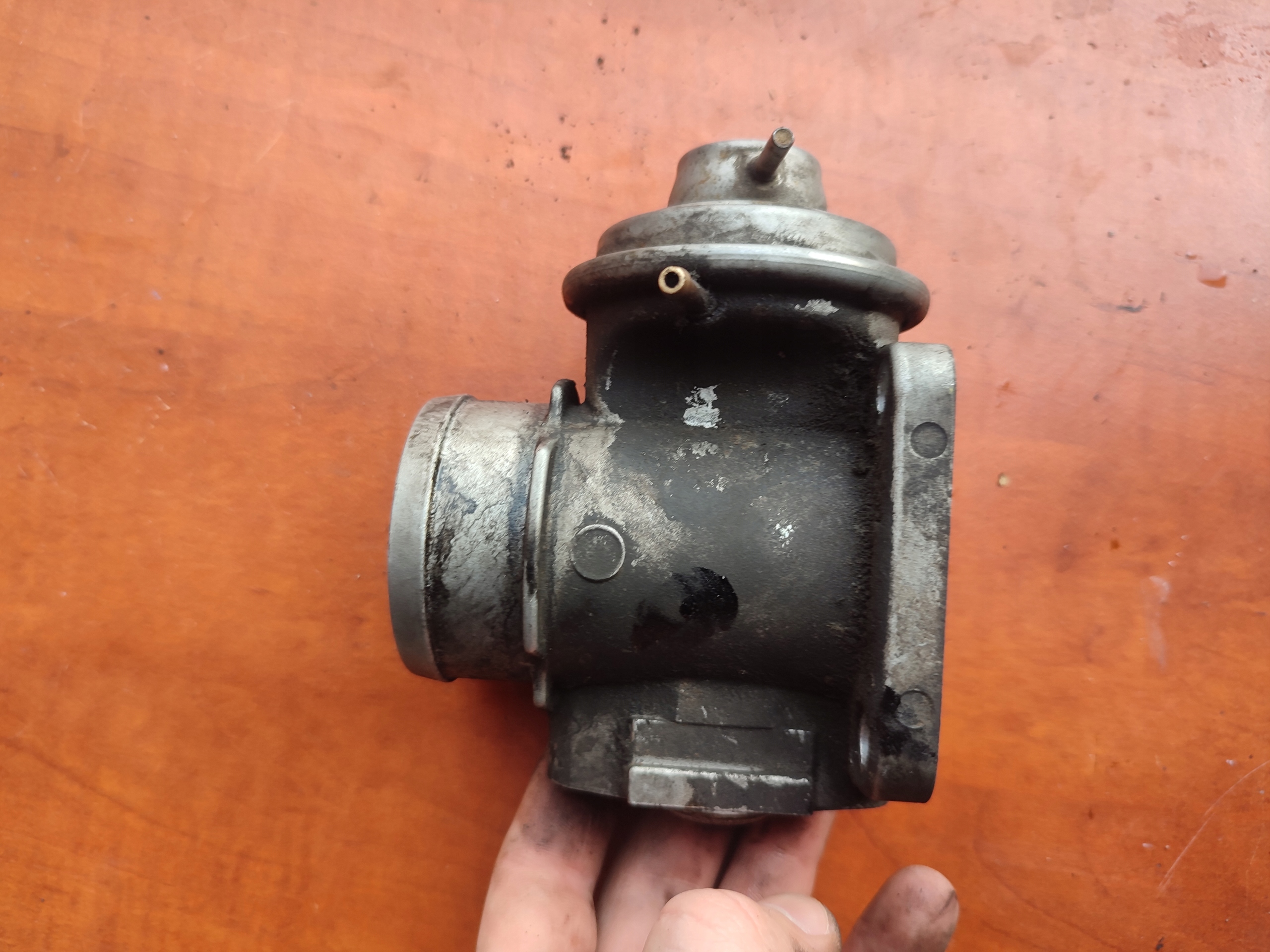 EGR valve BMW E36 1.8 TDS 2247177