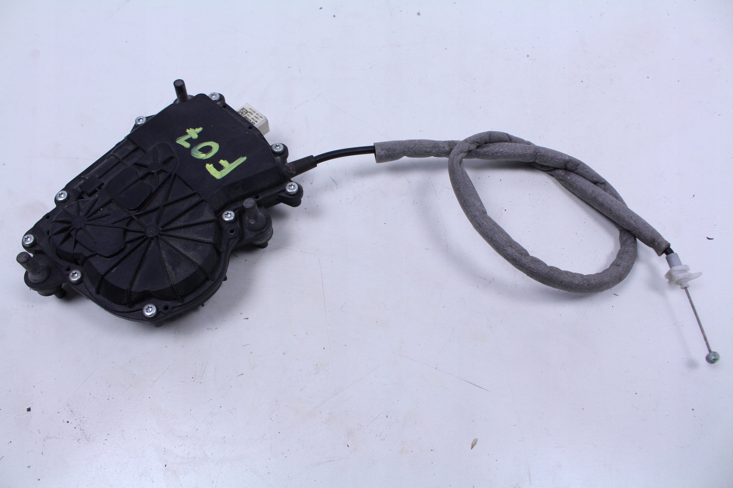 SILNICZEK DOCIAG KLAPY BMW F07 2012R Part number 917214103