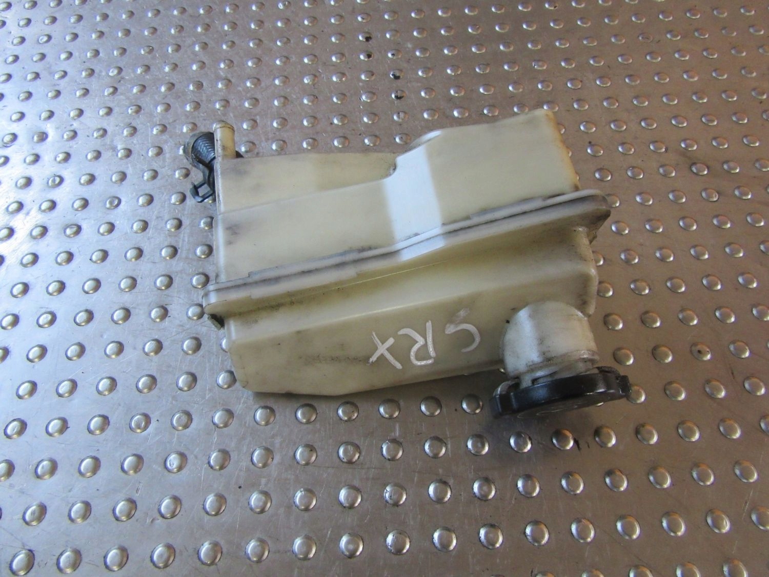 SRX и 3.6 и 2005 бачок вспомогательной жидкости