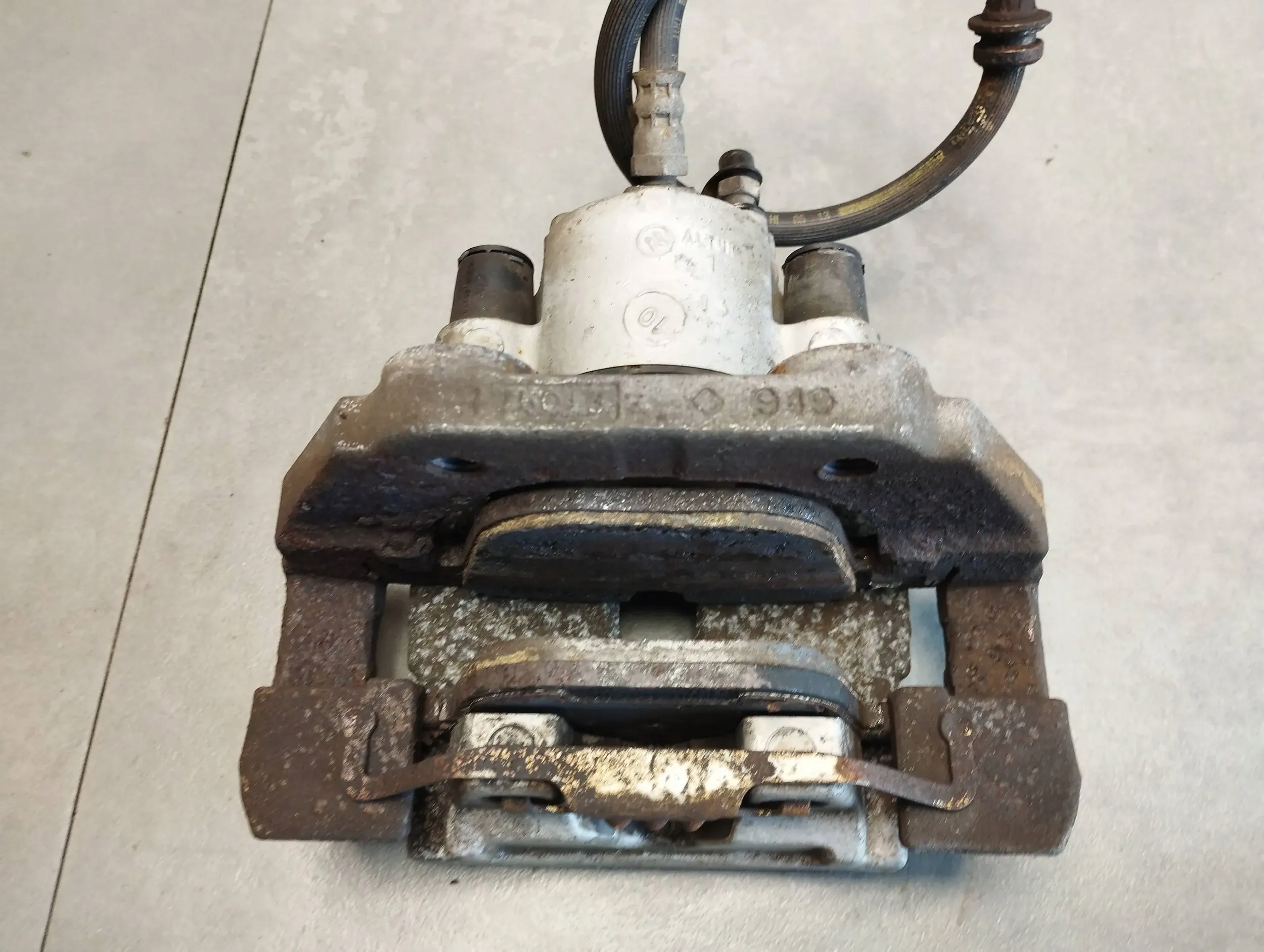 BMW X5 F15 caliper left rear part 44/24