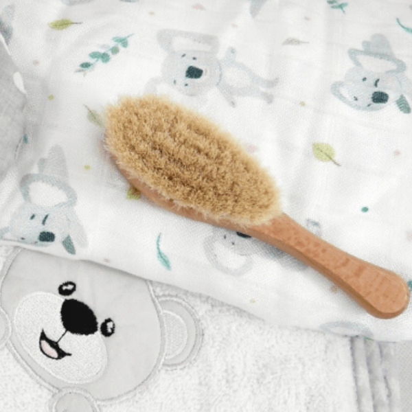 SZCZOTKA Z MIĘKKIM NATURALNYM WŁOSIEM DLA NIEMOWLĄT BOCIOLAND KOZIE WŁOSIE EAN (GTIN) 05902533175338