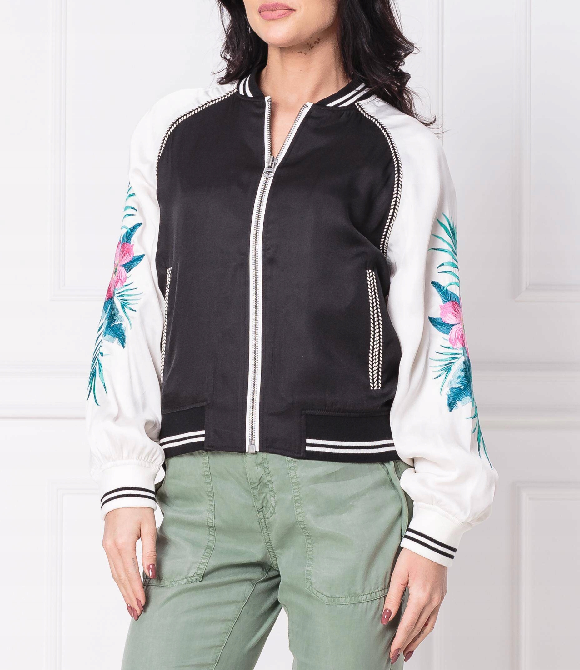 Pepe Jeans Černá Bunda S Kontrastními Rukávy (M)