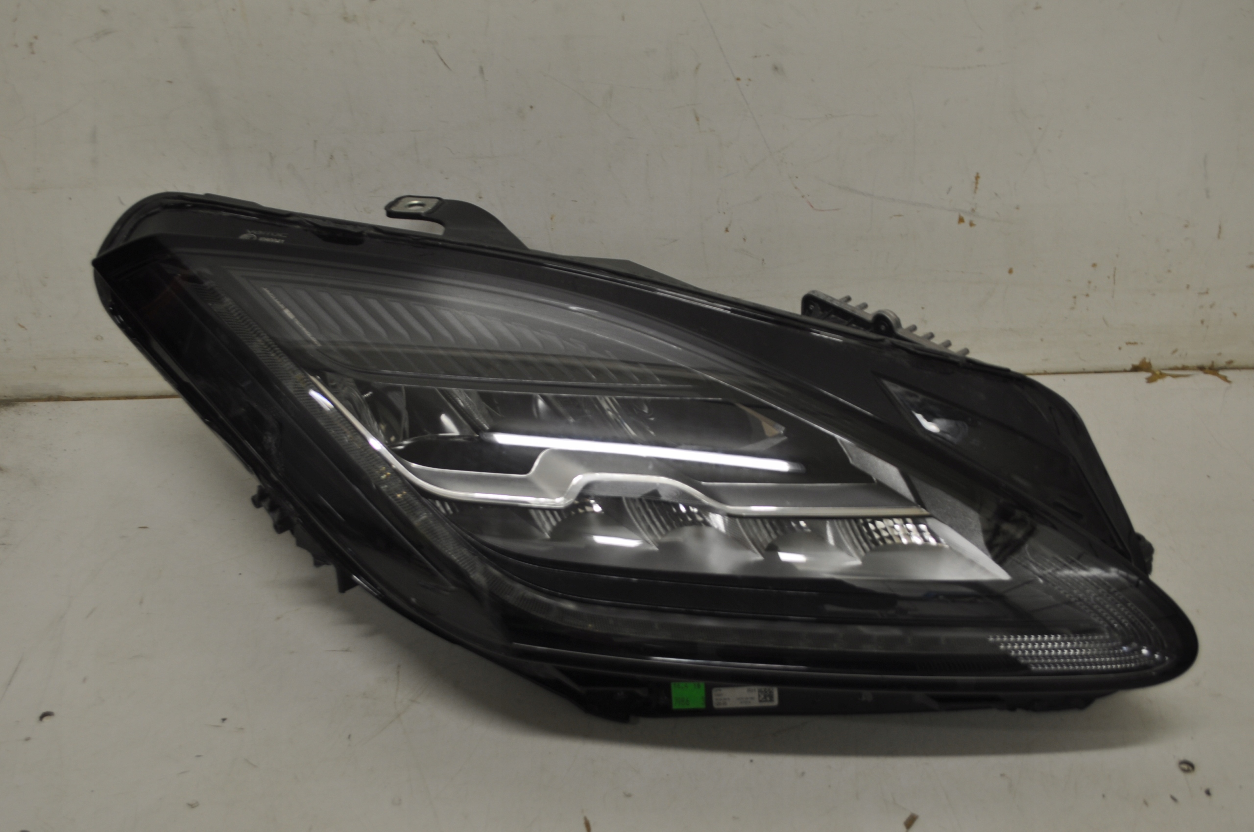 JAGUAR Е-PACE ФАРА ПЕРЕД ПРАВА LED J9c3-13w029-EC