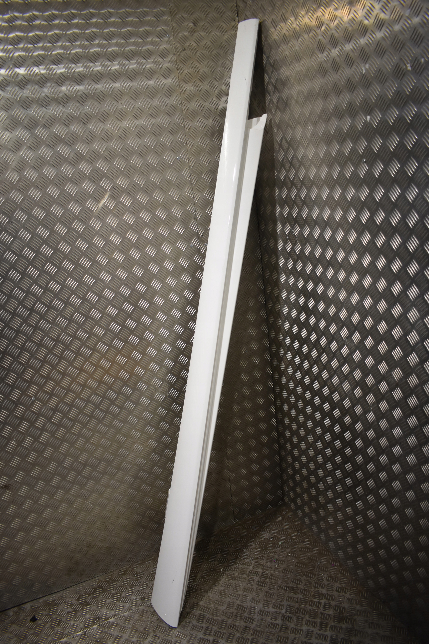 moulding threshold left MERCEDES W206 colour 149 1