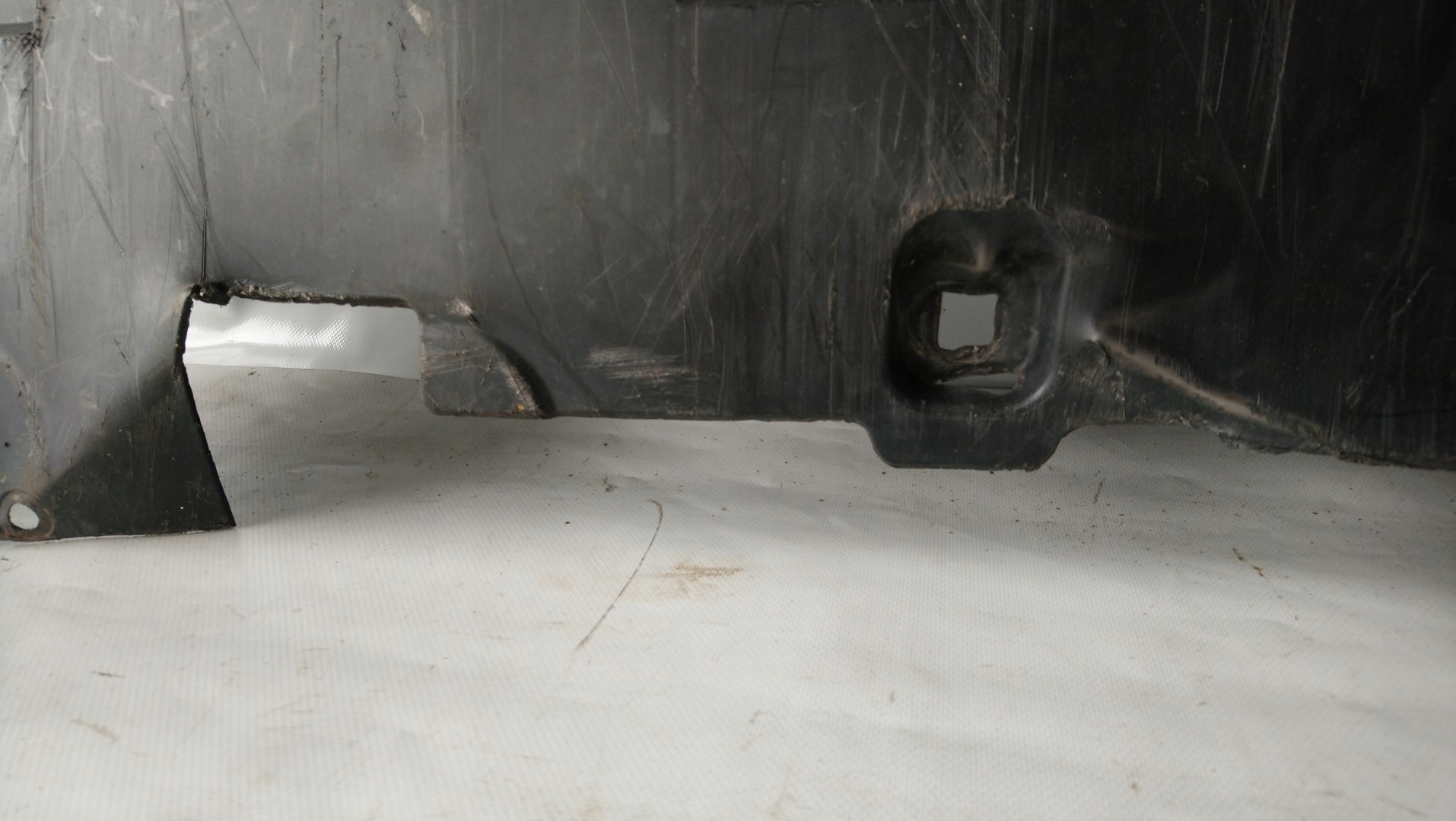 blende abdeckung der stoßstange vorne MERCEDES 169 245 A1698850136