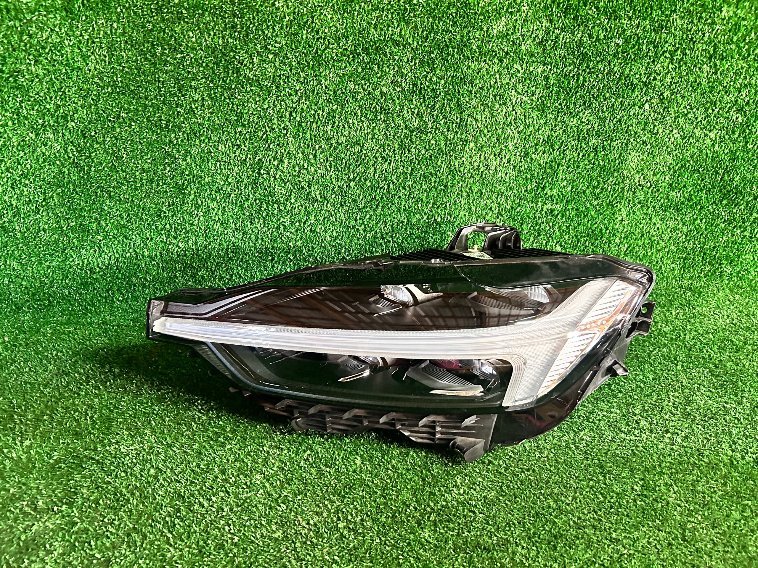 REFLEKTOR left VOLVO XC60 II 32342508 NR.001