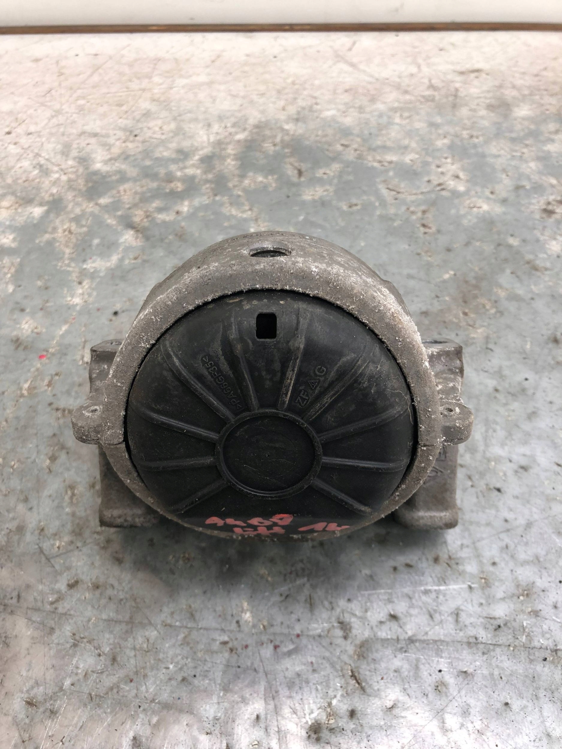 holder engine mount AUDI A4 B8 LIFT sedan 8R0199381