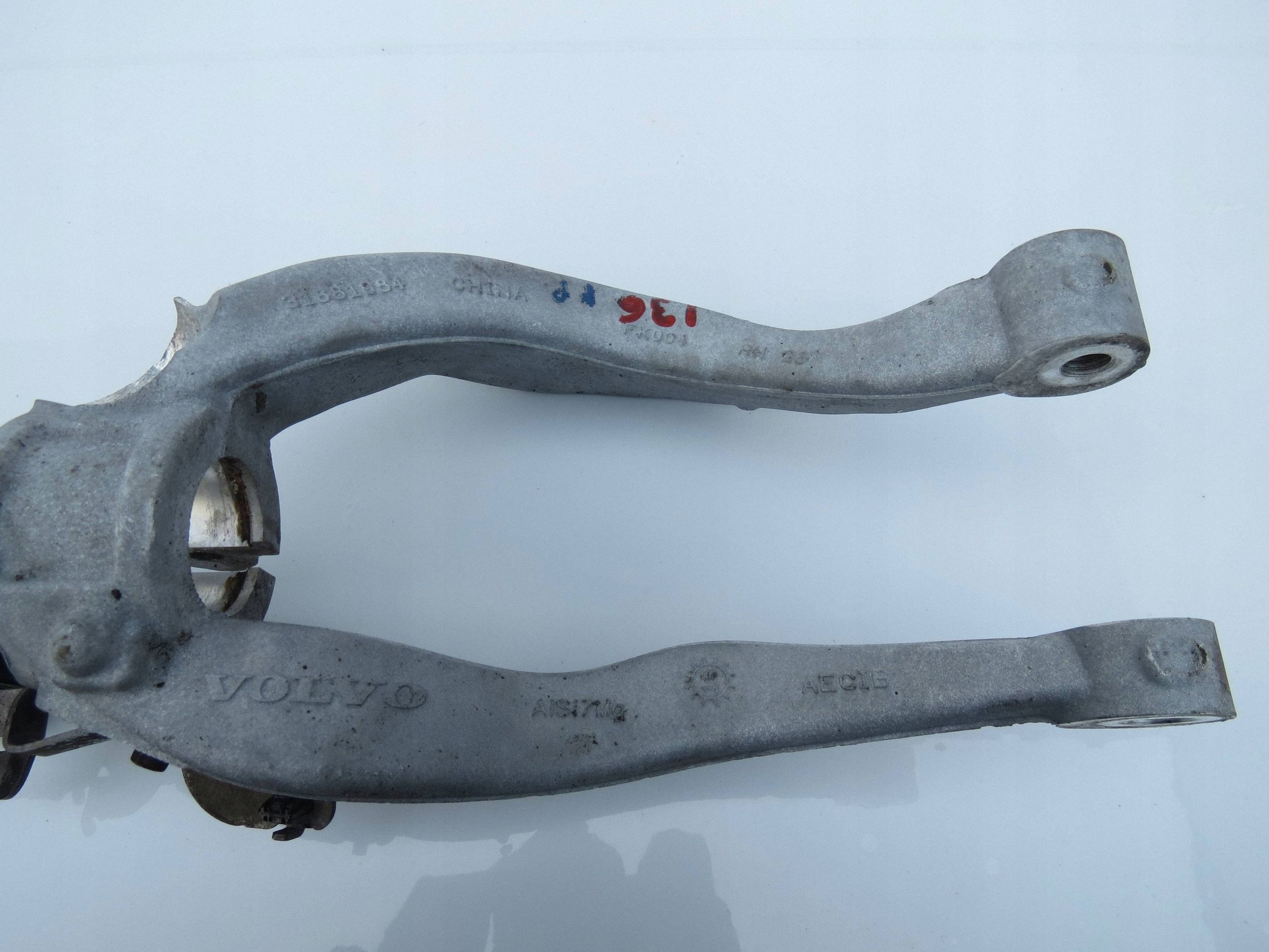 holder of a shock absorber lower VOLVO V90 CROSS COUNTRY 31681984