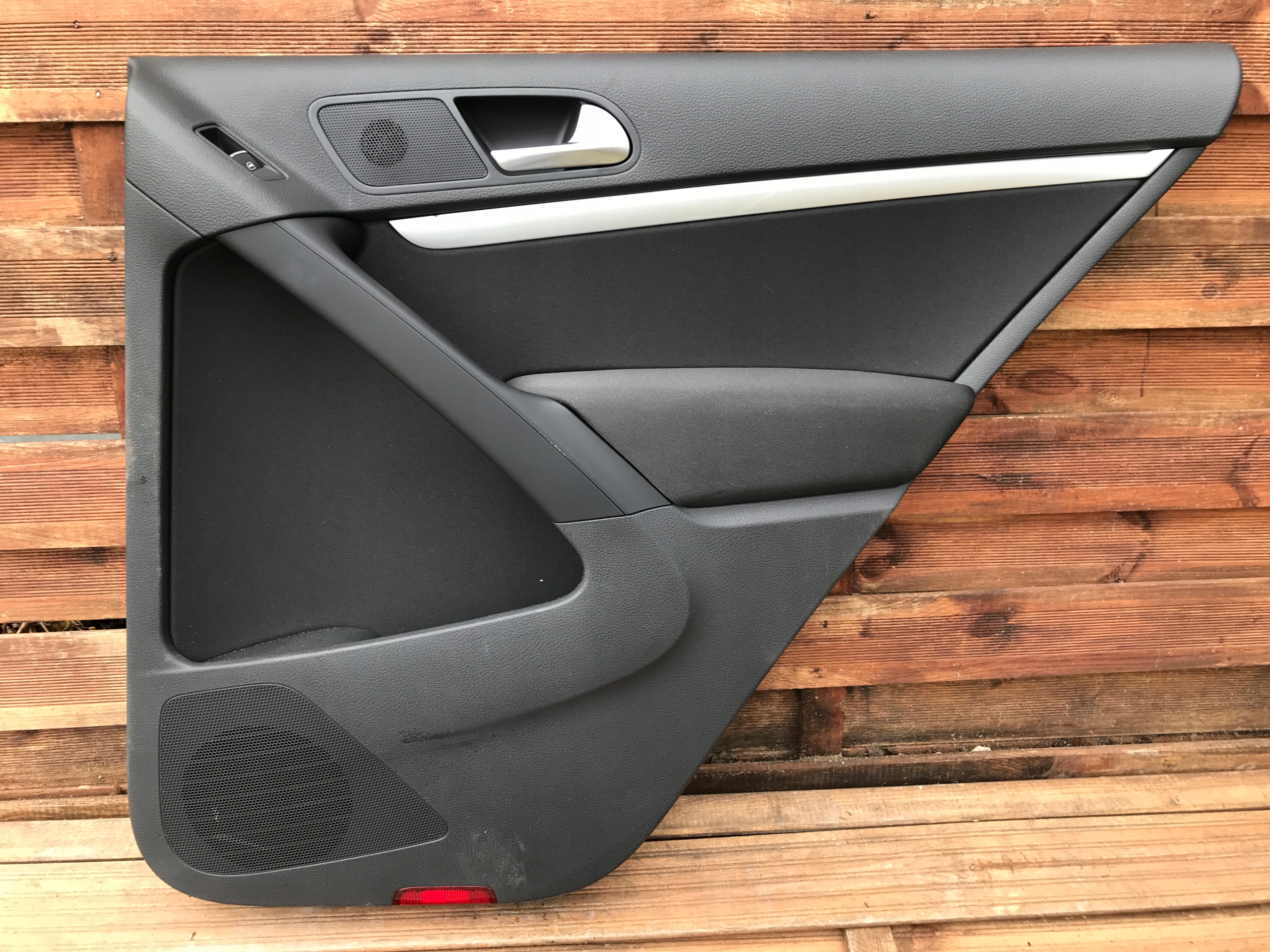 side door right rear part VW TIGUAN 5N0867212