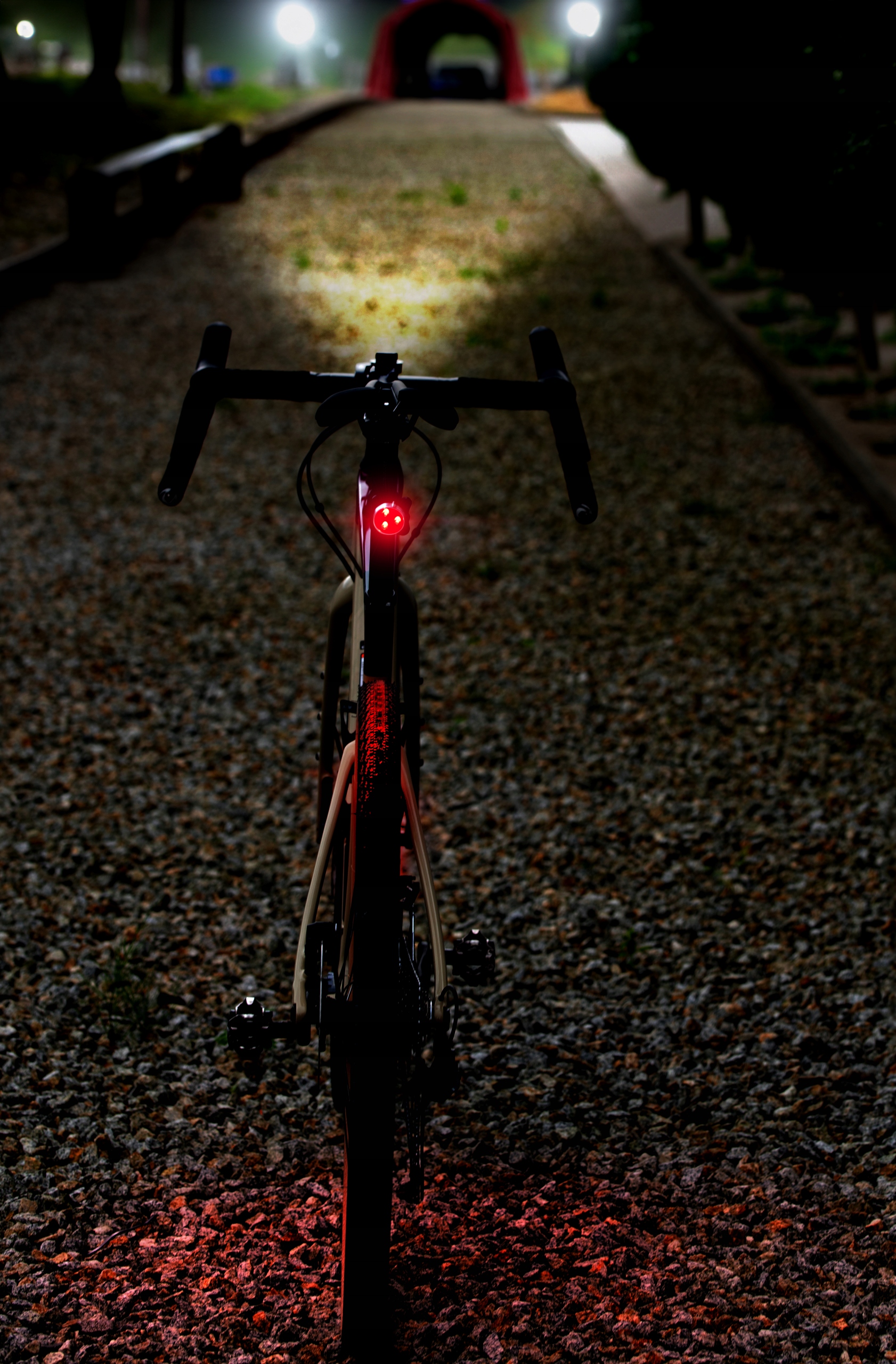 LAMPKA ROWEROWA PRZEDNIA AKUMULATOROWA 5xLED + OŚWIETLENIE TYLNE USB VAYOX Kolor dominujący czarny