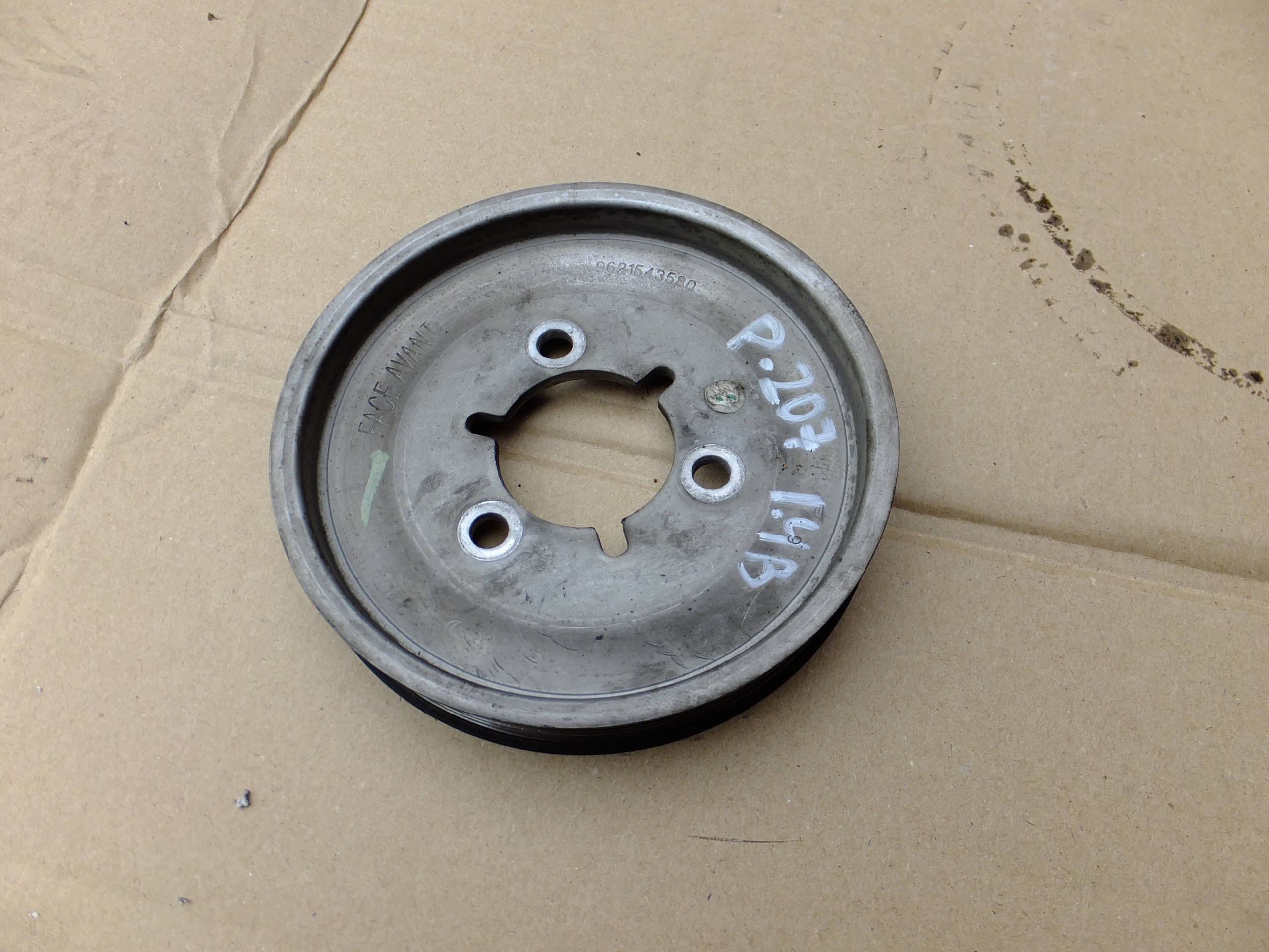 pulley peugeot 207 1,4 8v 2009r 9621543580