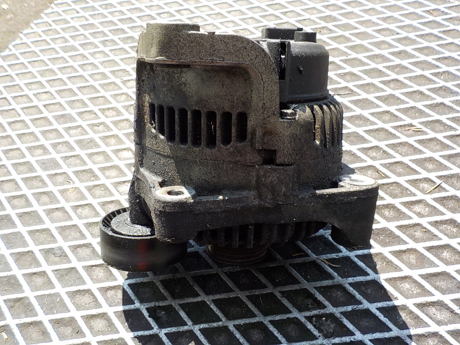 BMW 5 (E60) E63 4.4 B alternátor 7540990 2543293A