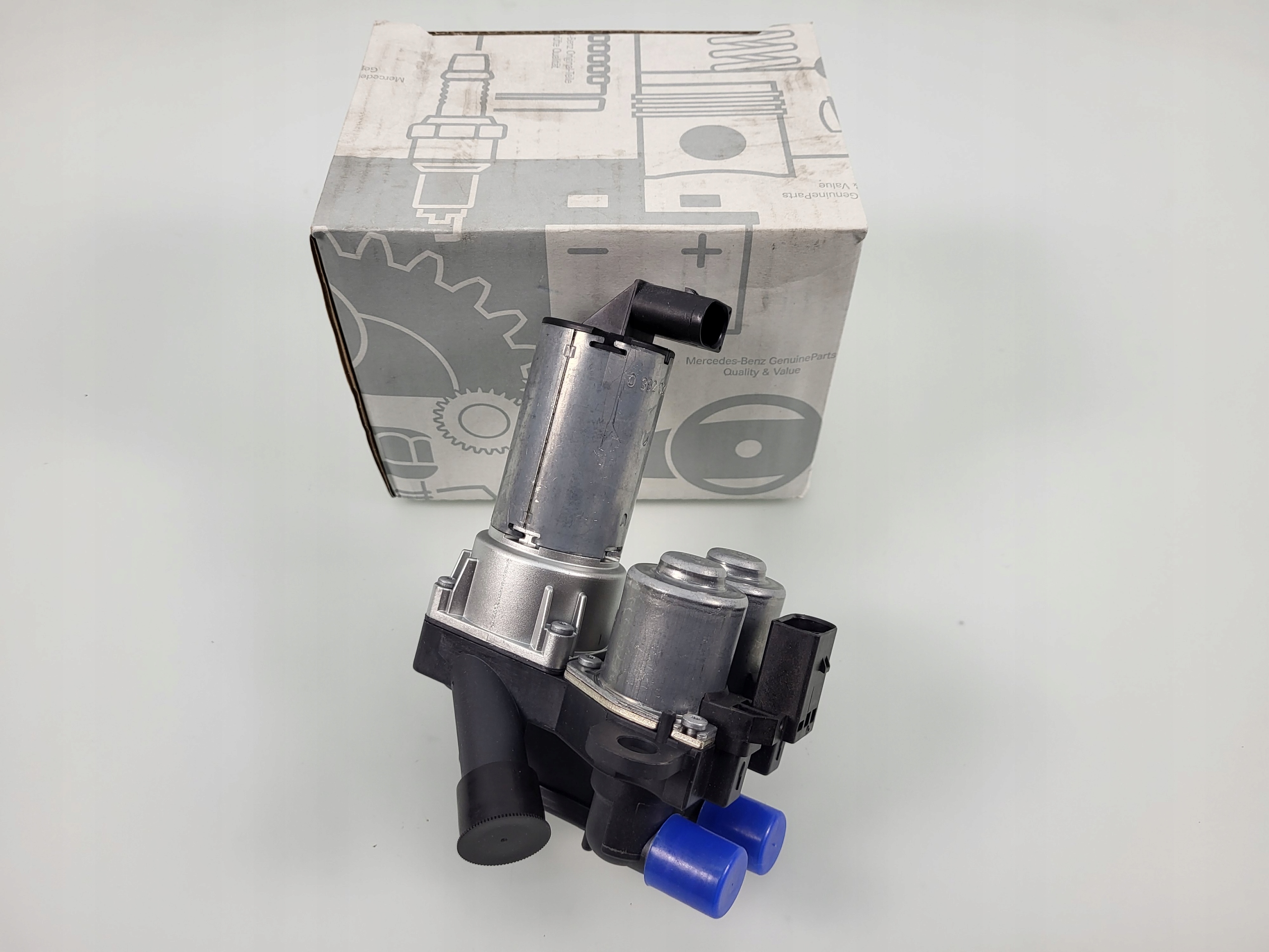 A2208300284 - MERCEDES S-Class W221 W220 клапан отопления OEM