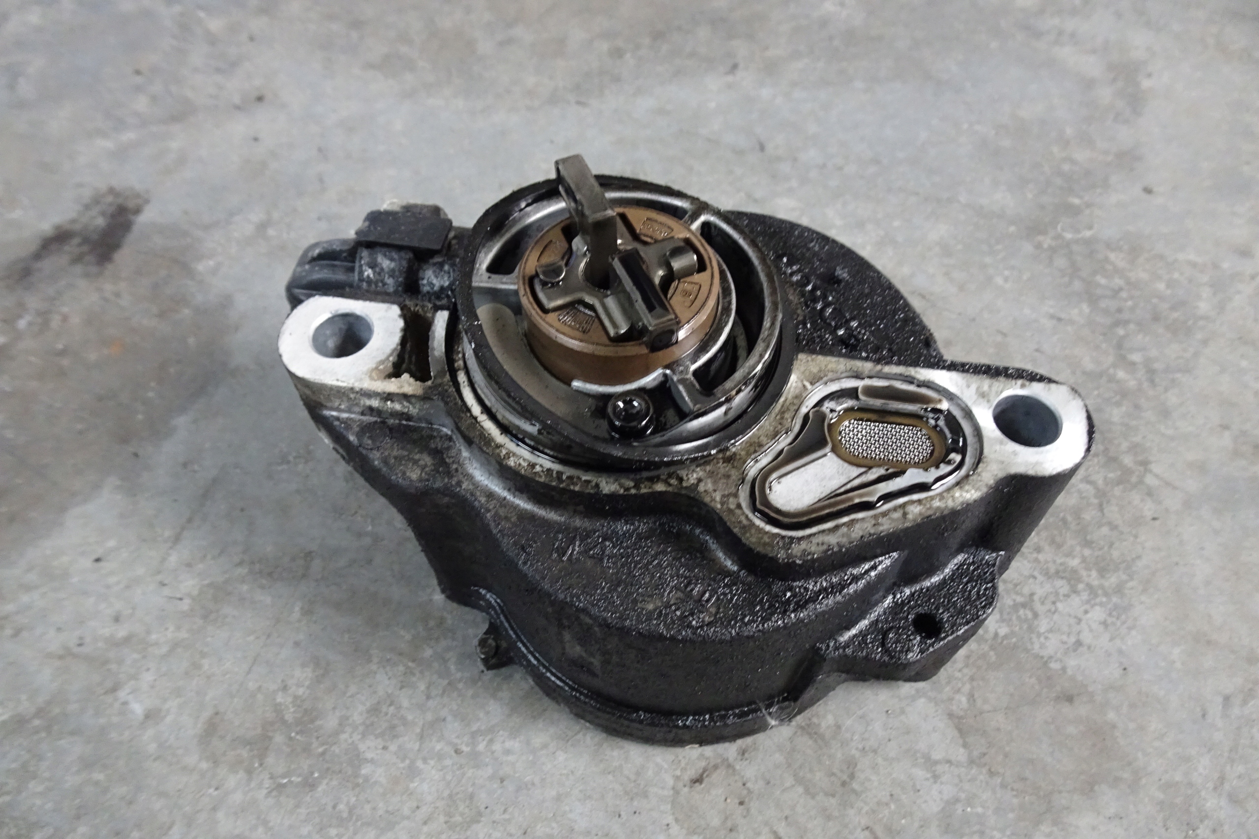 Berlingo PARTNER III 1.6 насос вакум