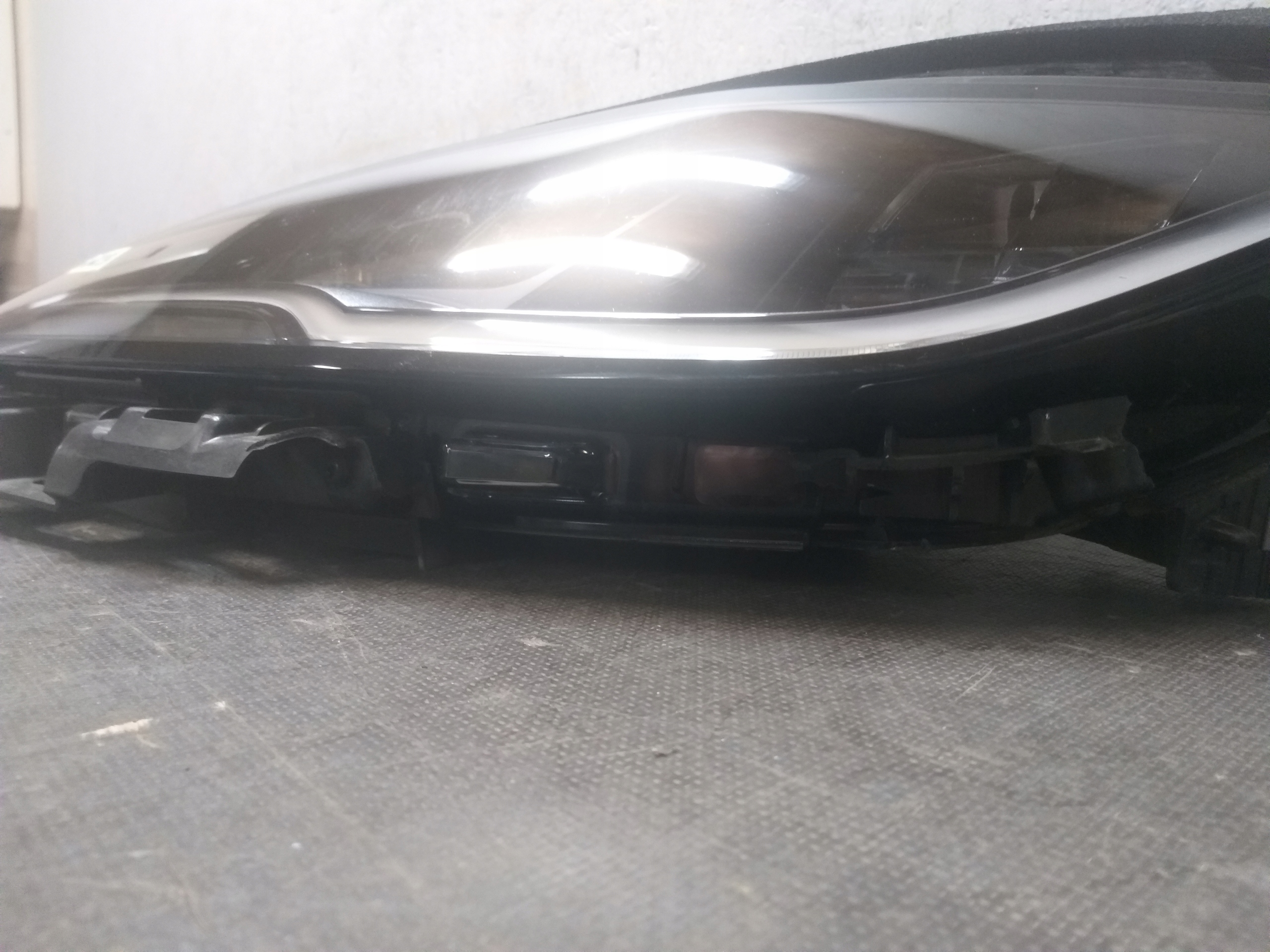 light front left TESLA III 3 LIFT 23- 1760888-00-E