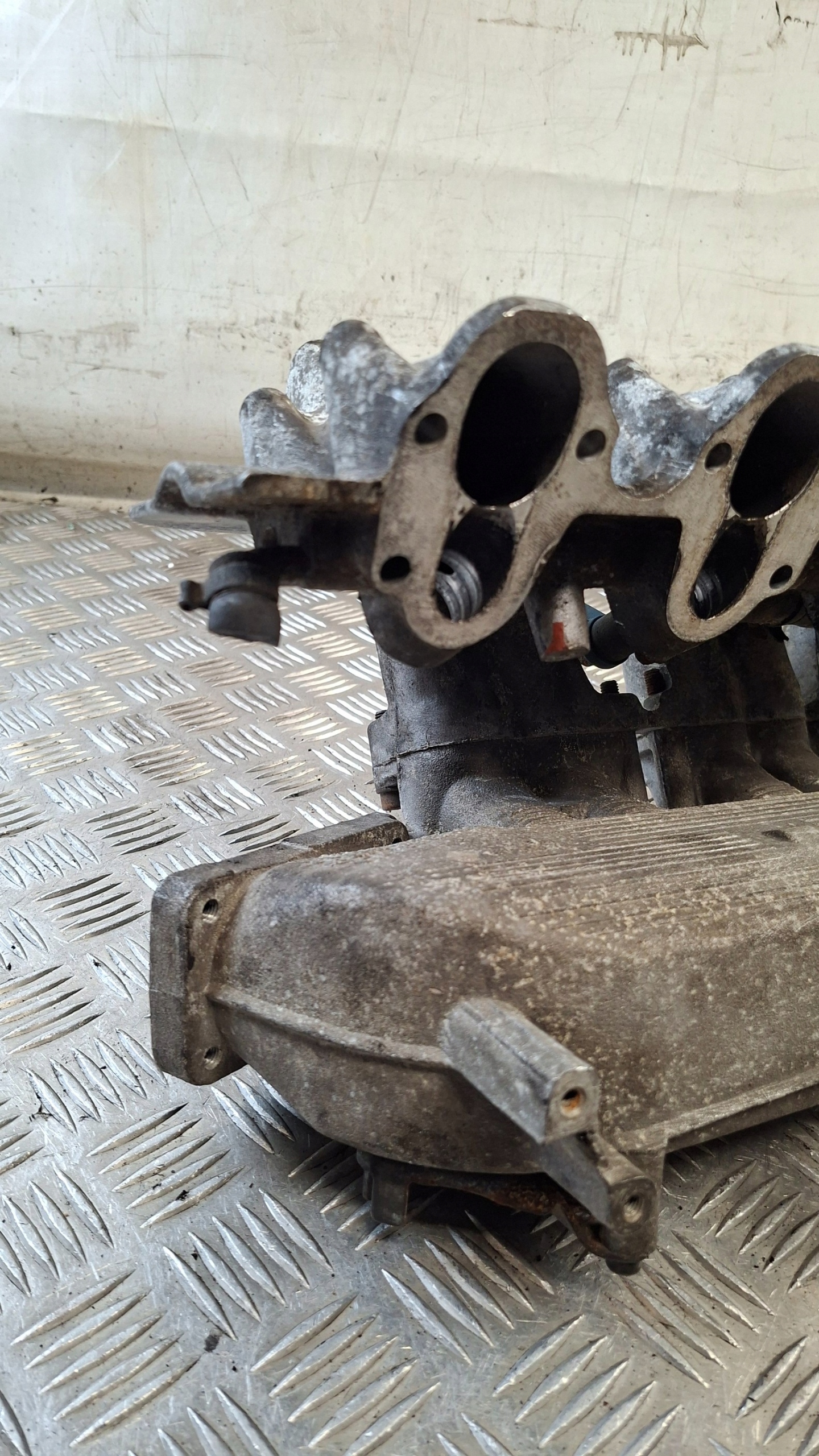 intake manifold AUDI 100 C3 2.3