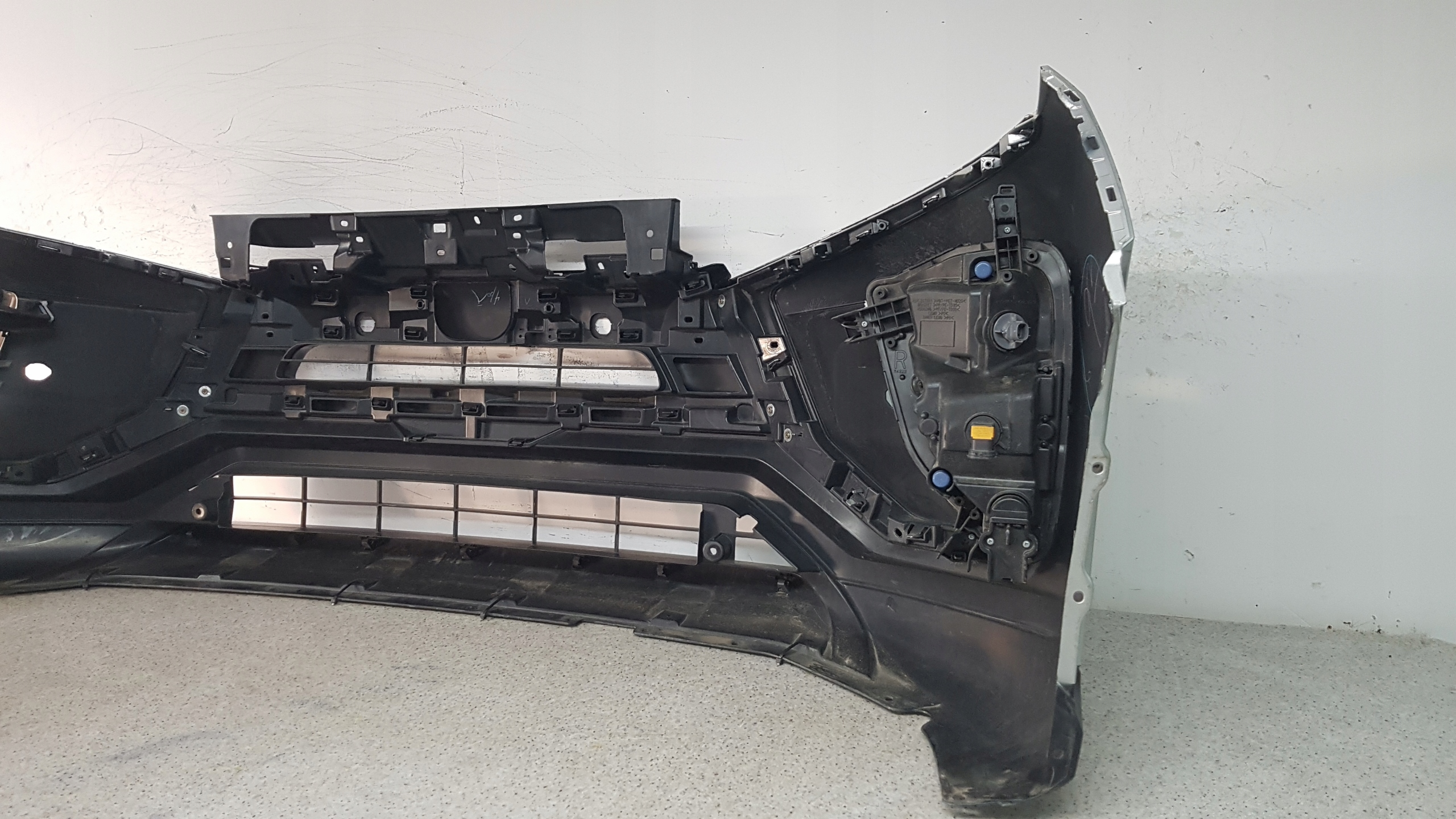 MITSUBISHI ECLIPSE CROSS 17 - bumper front 7598
