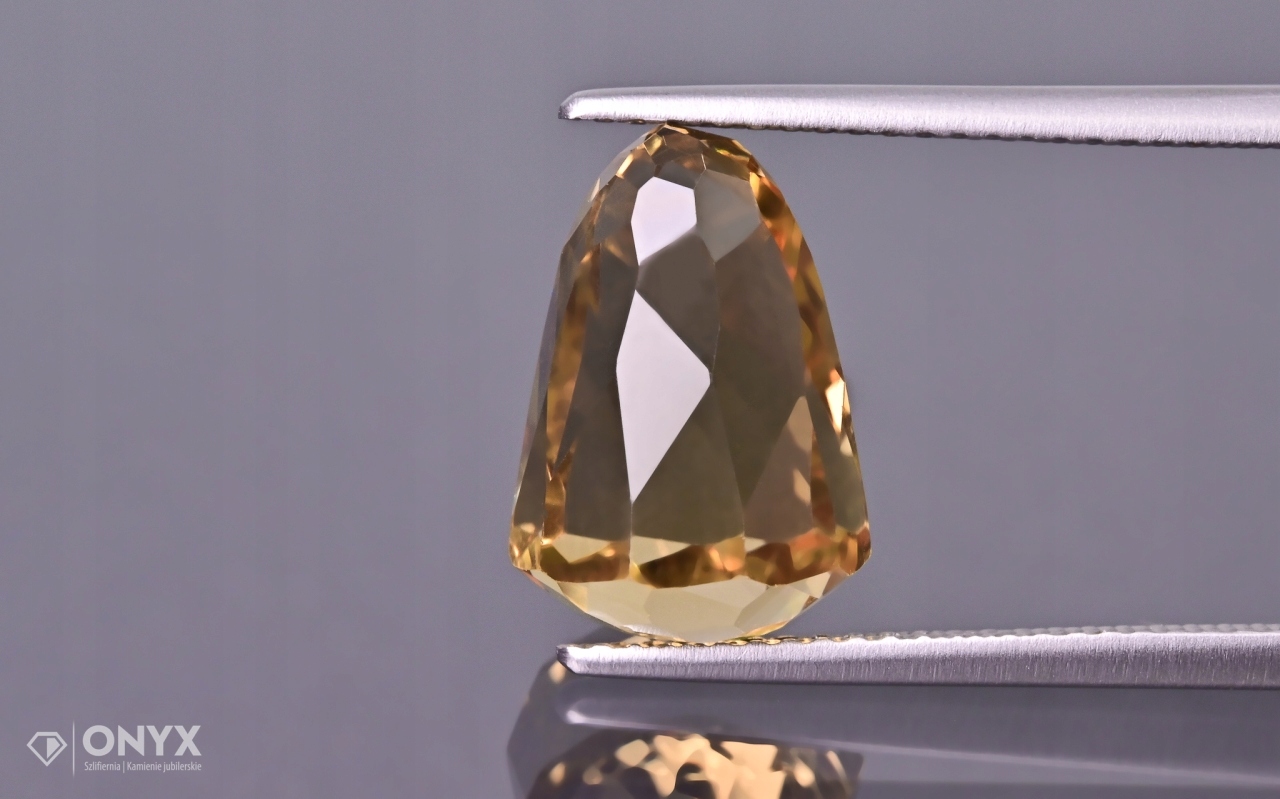 Medový křemen fazetovaný nepravidelný 13x9 mm