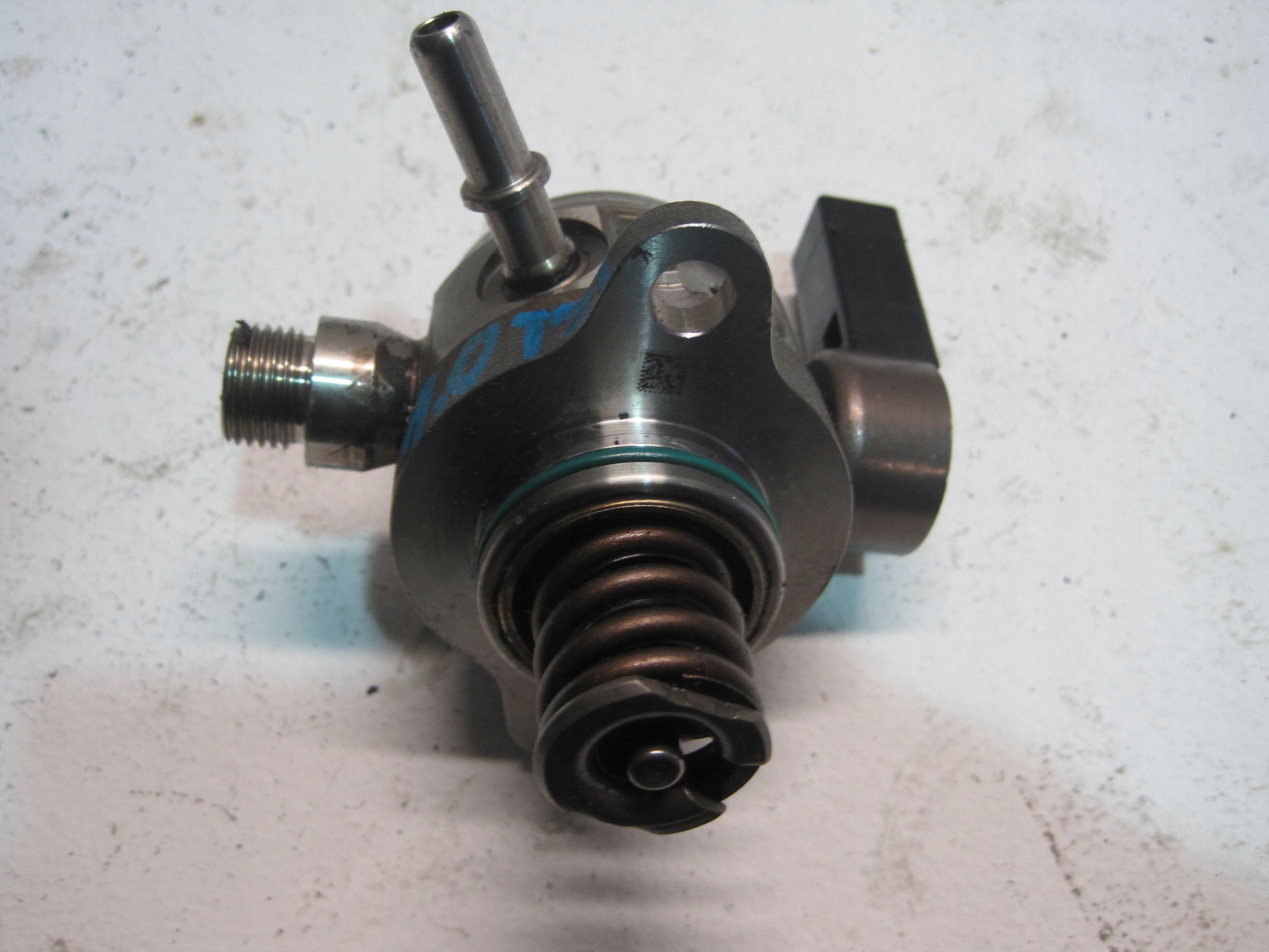 feed pump VW POLO 1,0TSI 05E127027A