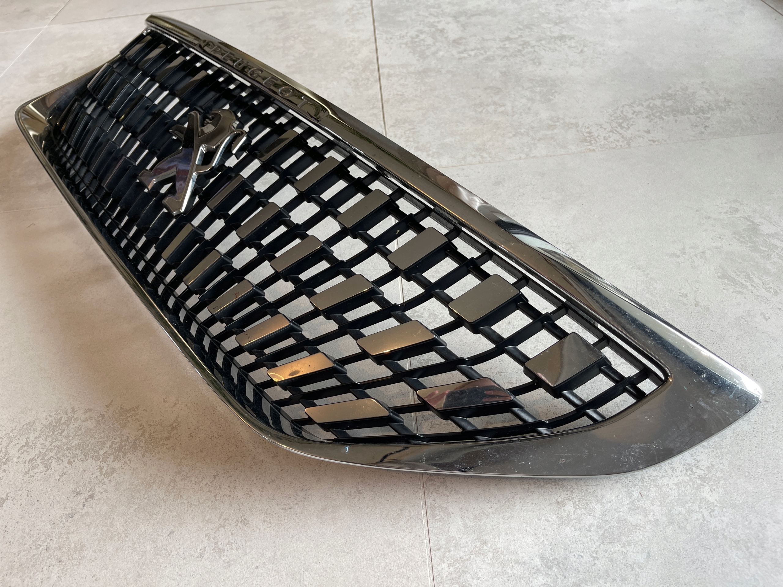 PEUGEOT 3008 II 2 KARTKA GRILL ATRAPA CHŁODNICY CHROM AA37794254 Numery katalogowe zamienników AA37794254