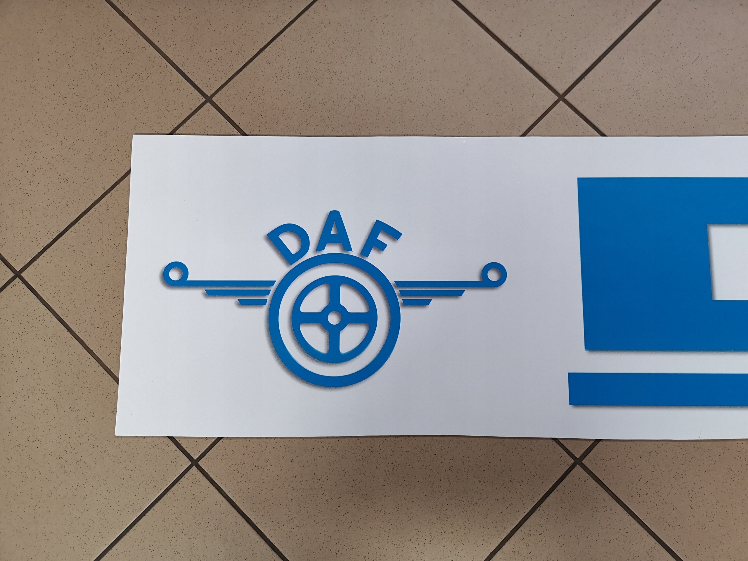 Chlapacz fartuch naczepy DAF bialy NIEBIESKI Installation side Rear