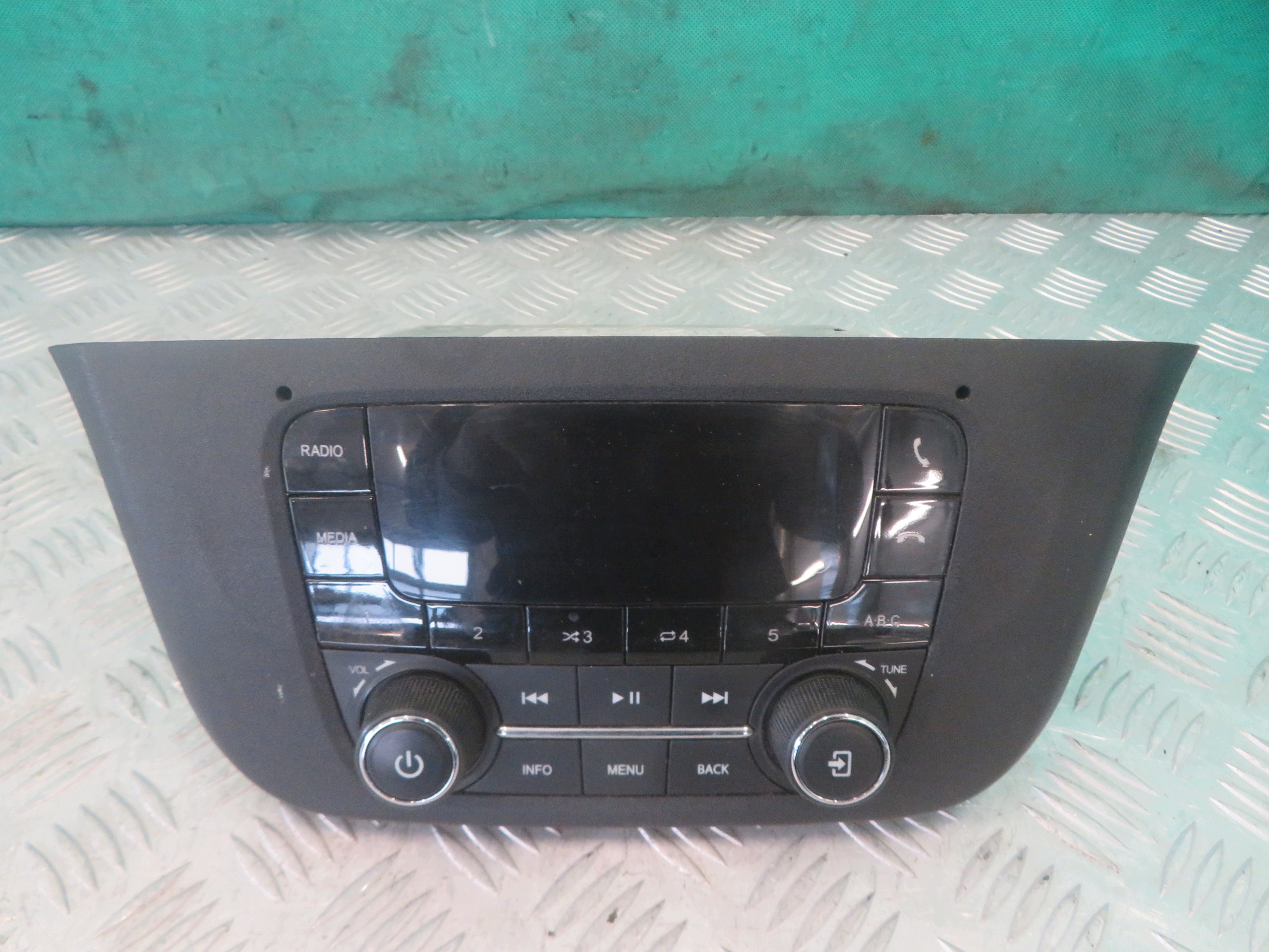 RADIO IVECO DAILY 21R 5802385214