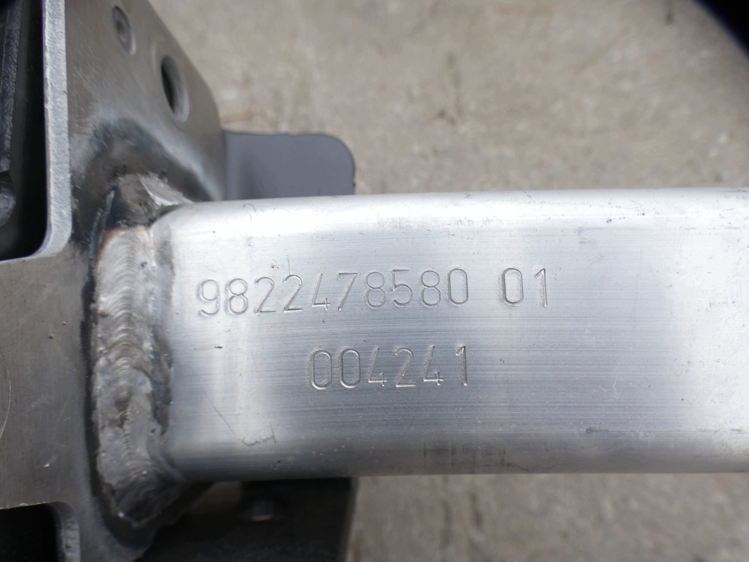 PEUGEOT 2008 II console beam tip right