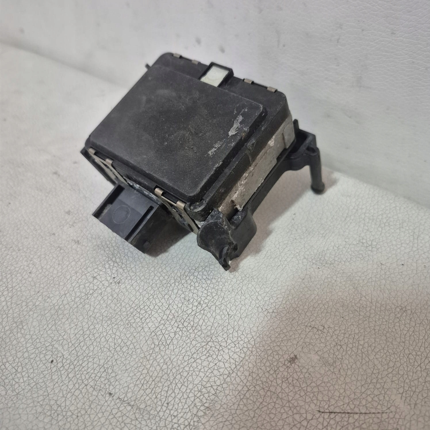 AUDI VW SKODA SEAT -> RADAR SENSOR DISTRONIC sensor PREDKOSCI 5Q0907561D